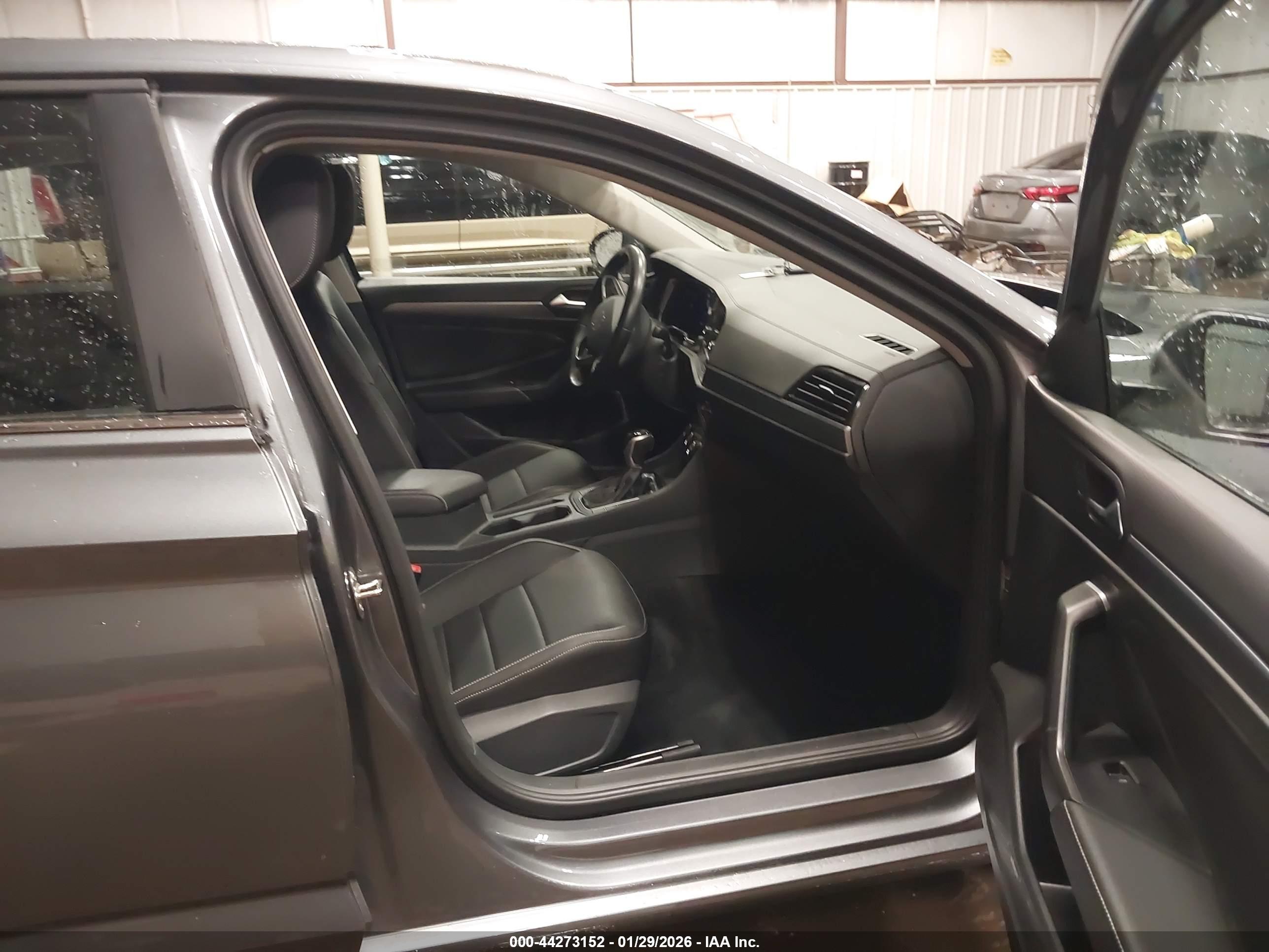 VOLKSWAGEN JETTA image 5