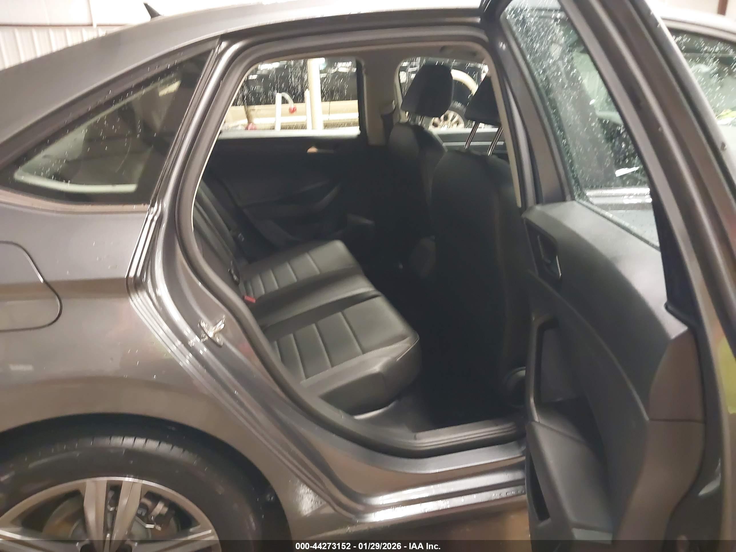 VOLKSWAGEN JETTA image 8