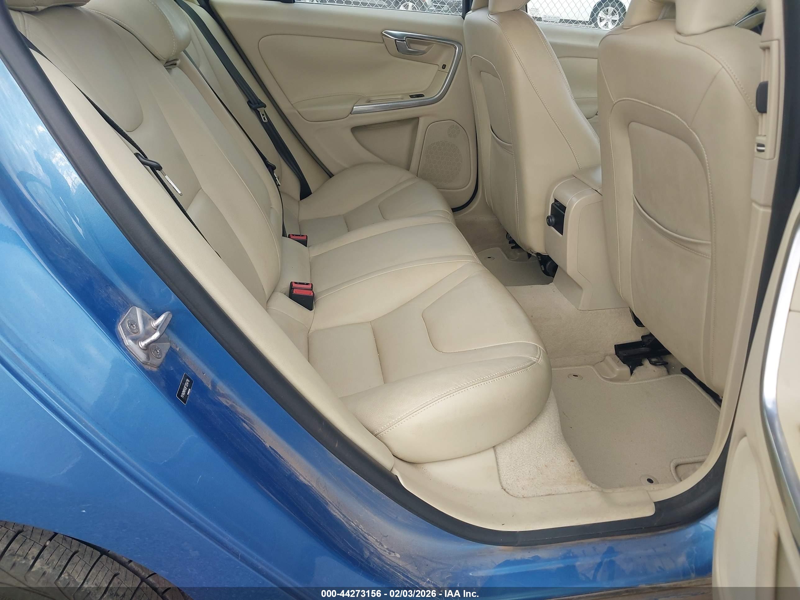VOLVO S60 image 8