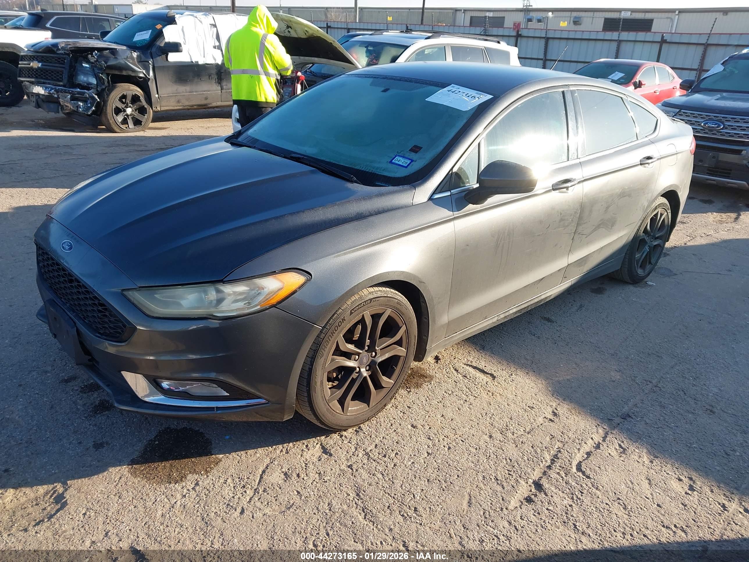 FORD FUSION image 2