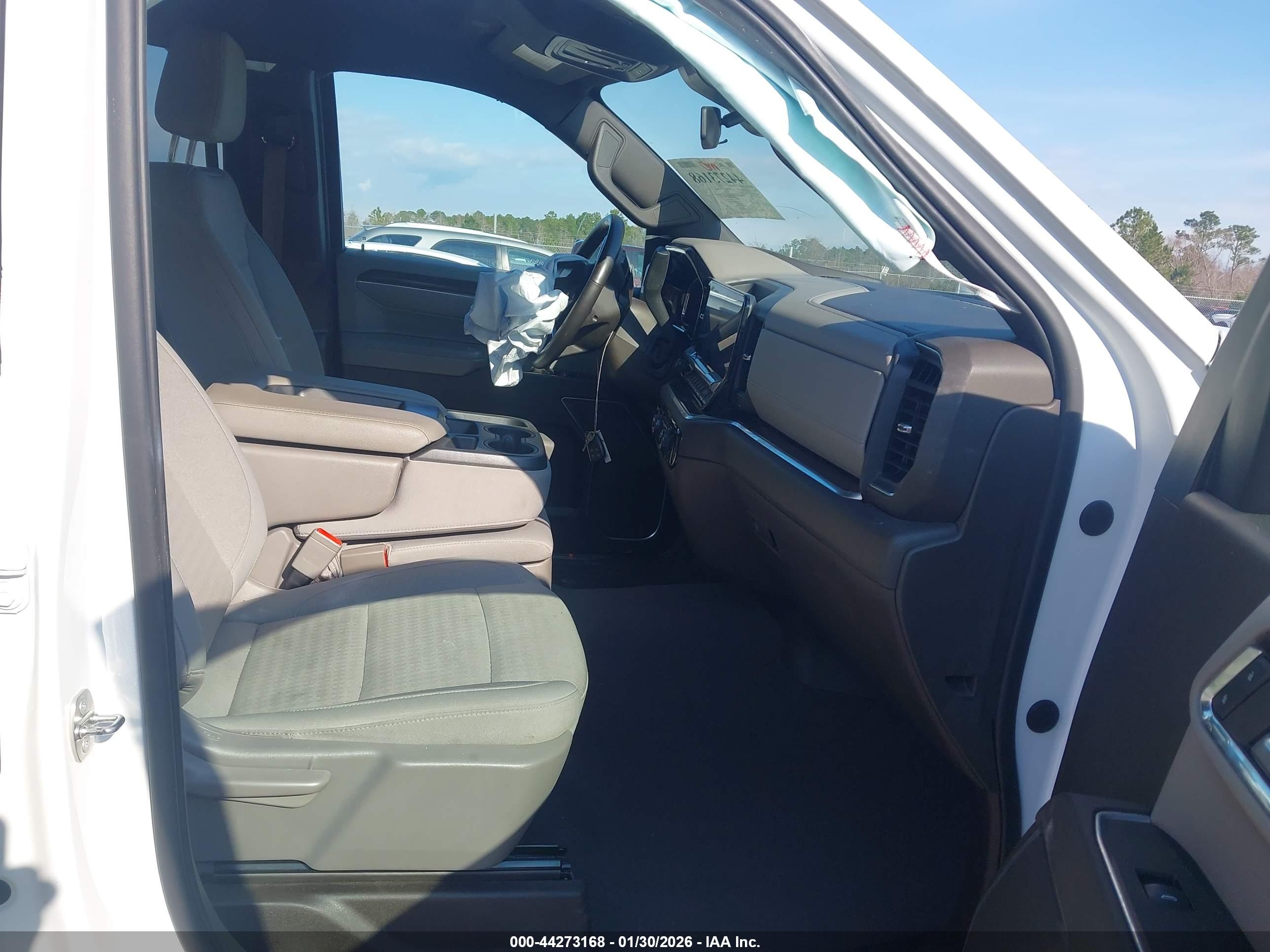 CHEVROLET SILVERADO image 5