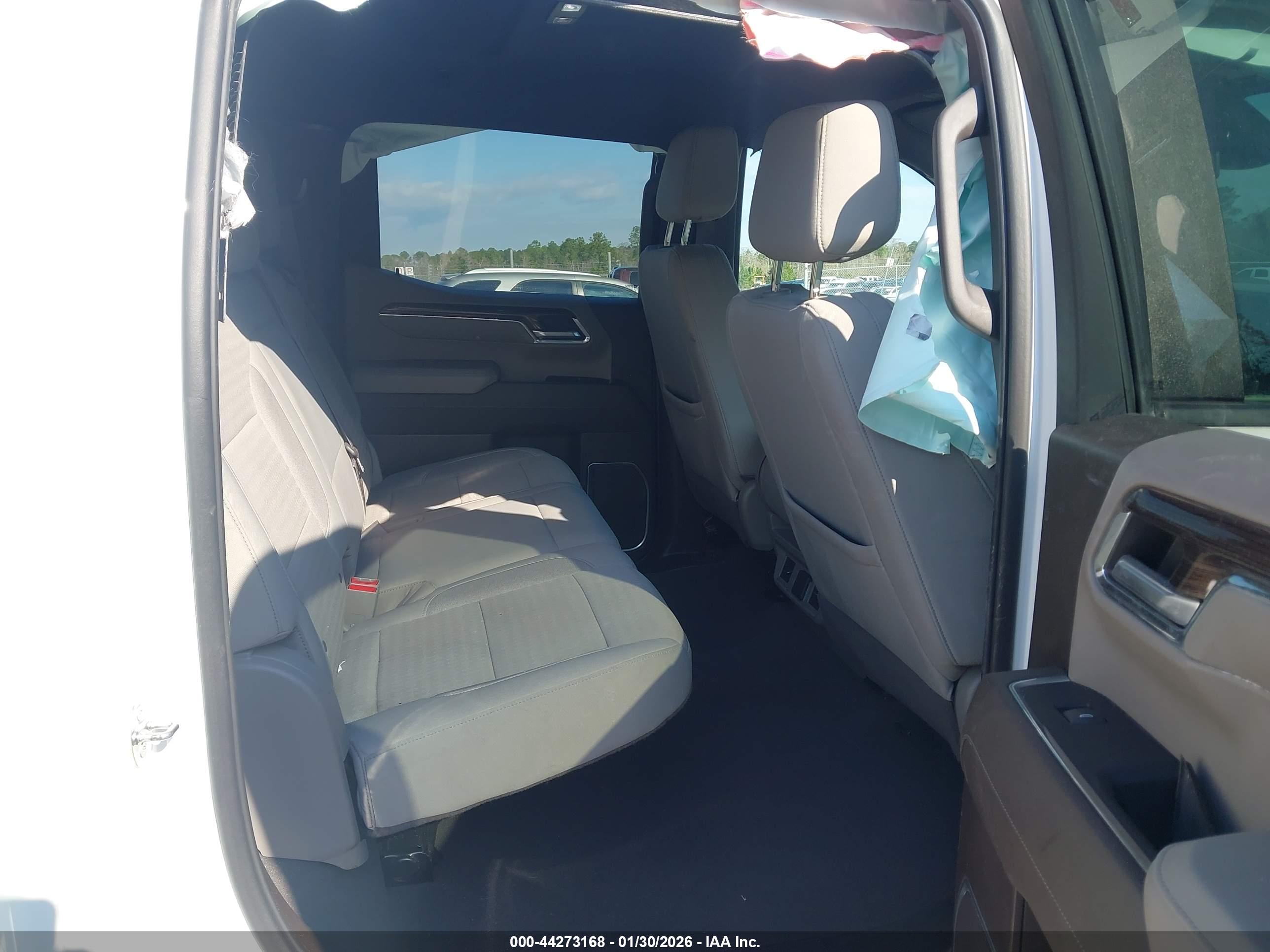 CHEVROLET SILVERADO image 8