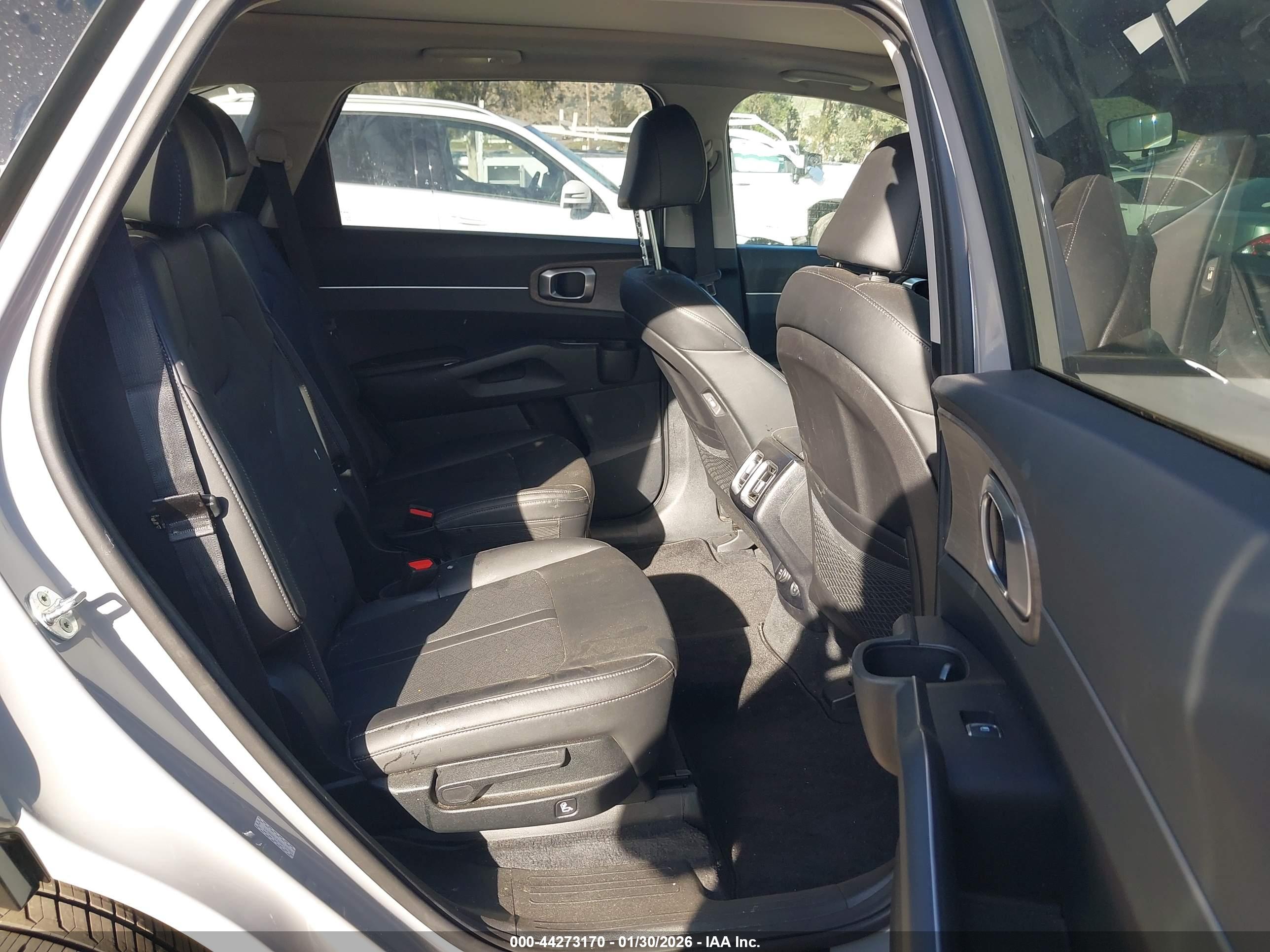 KIA SORENTO image 8