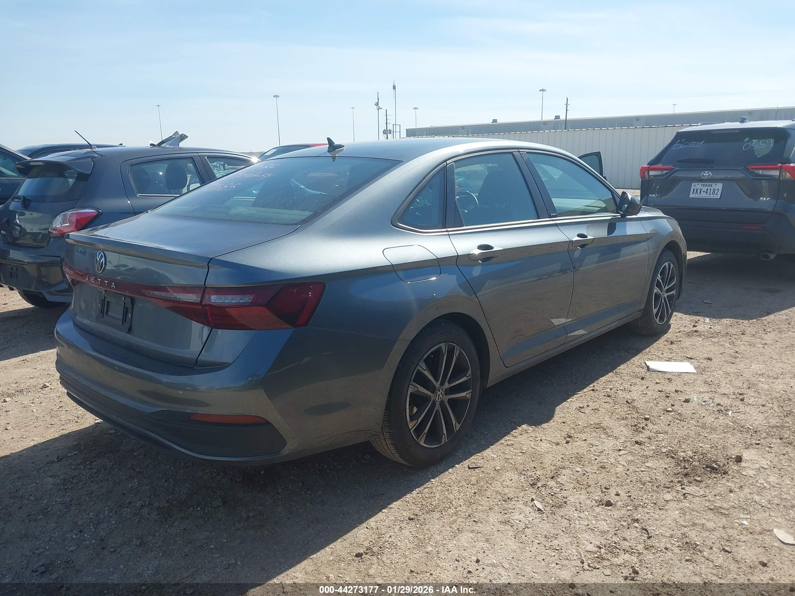 VOLKSWAGEN JETTA image 4