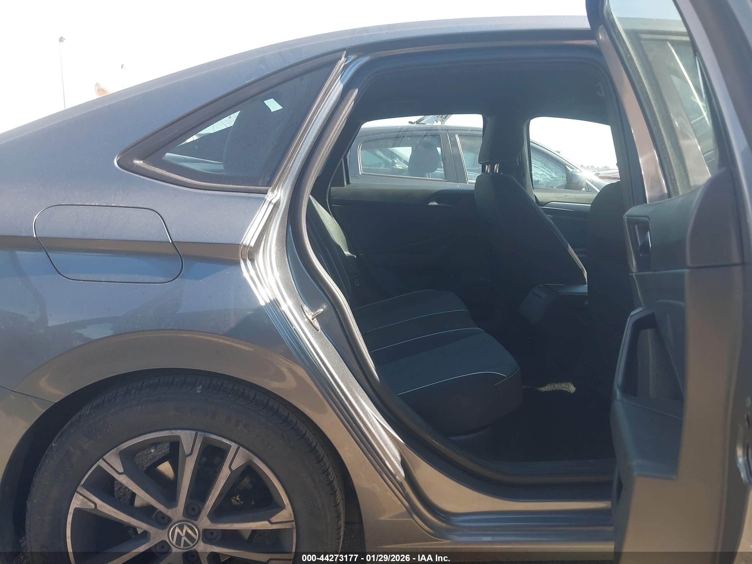 VOLKSWAGEN JETTA image 8