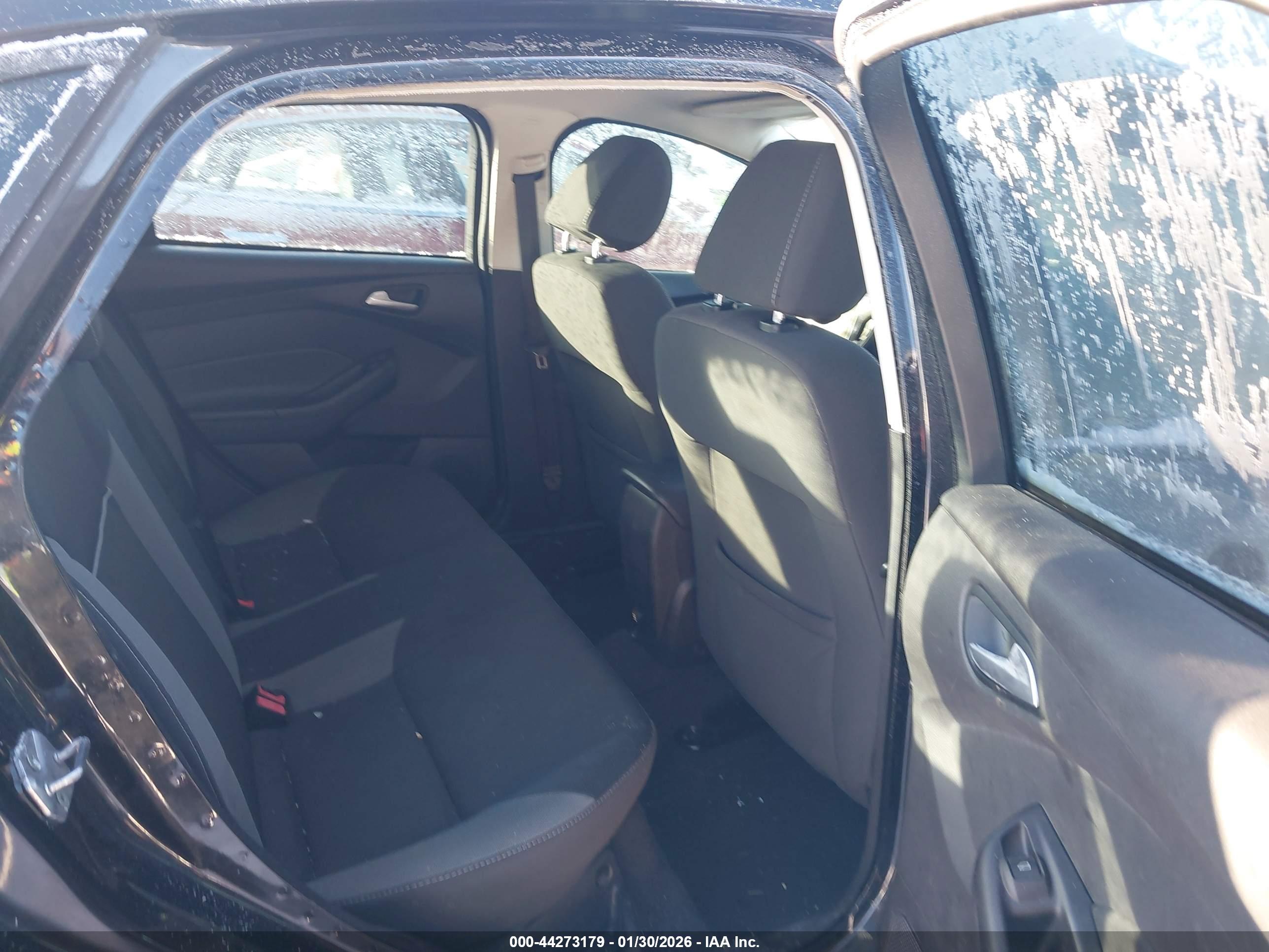 FORD FOCUS image 8