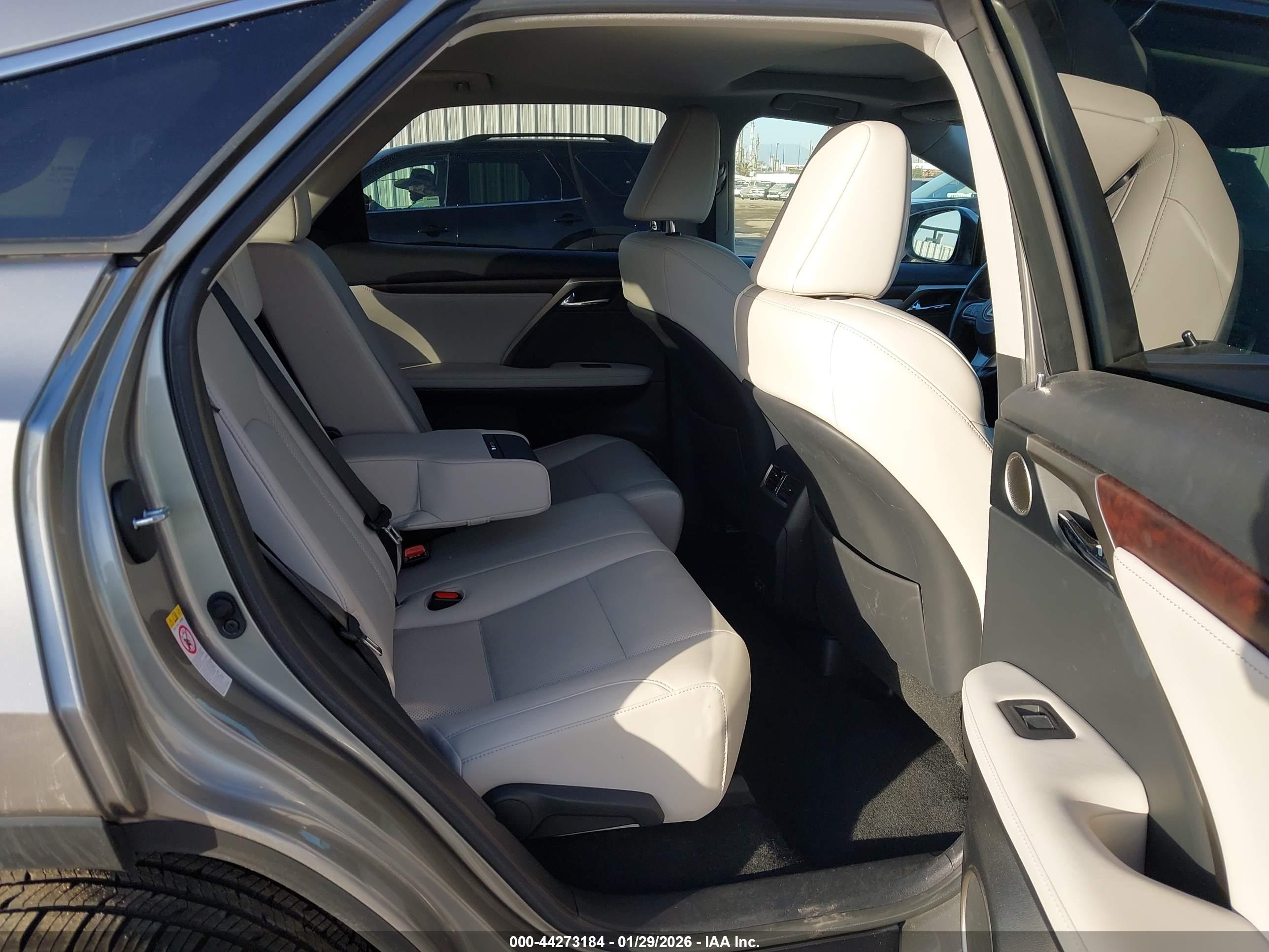 LEXUS RX image 8