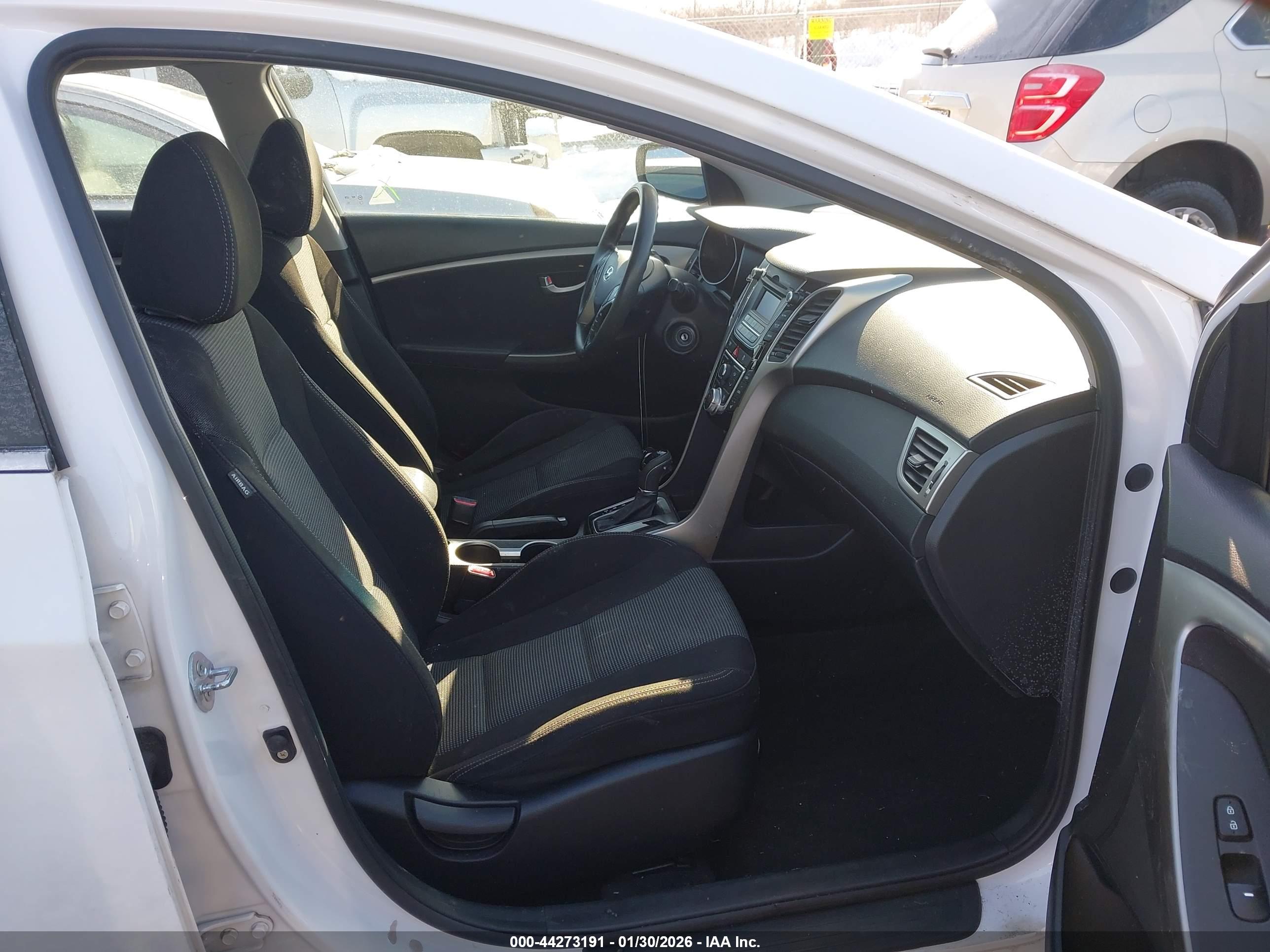 HYUNDAI ELANTRA image 5