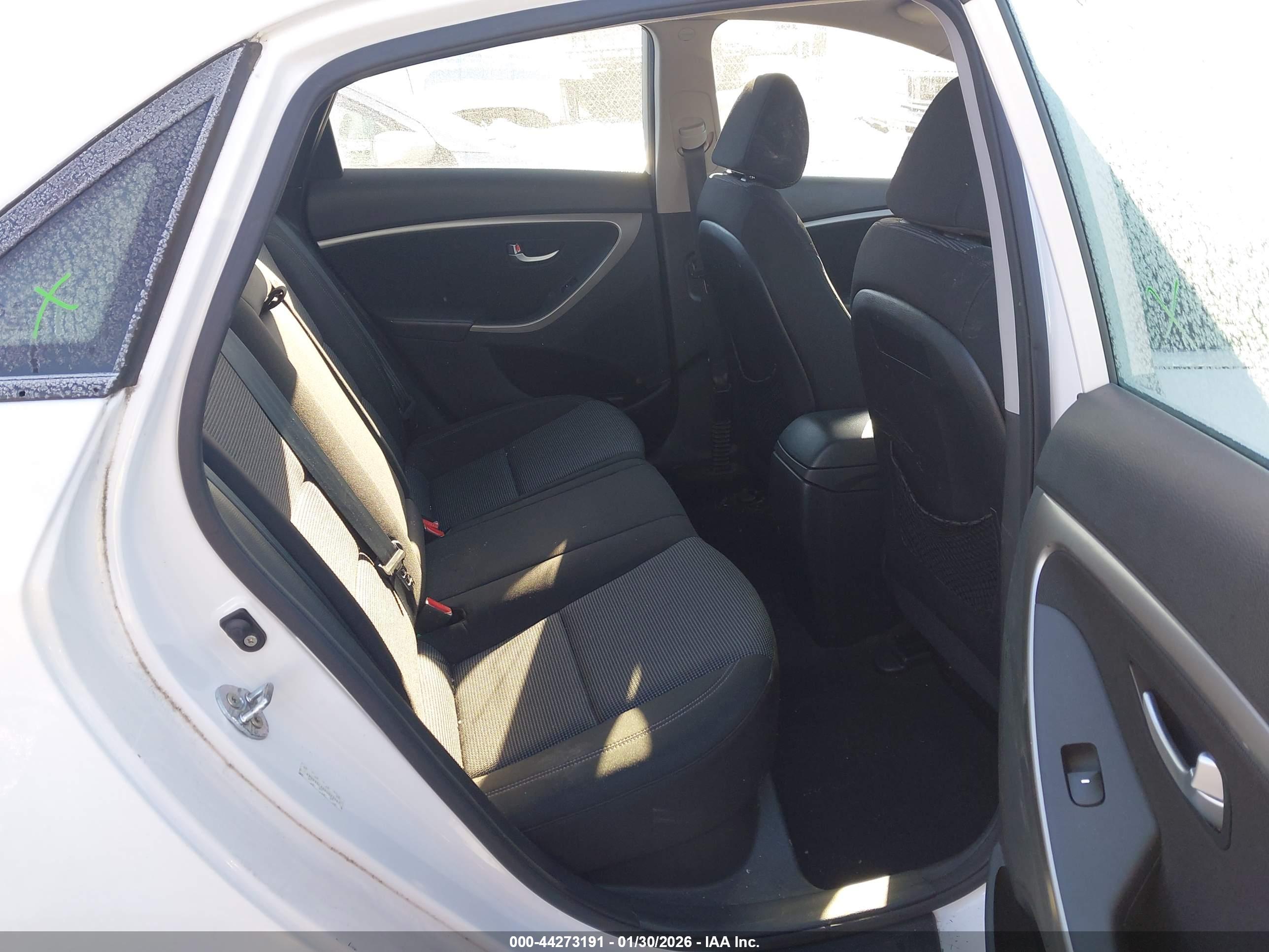 HYUNDAI ELANTRA image 8