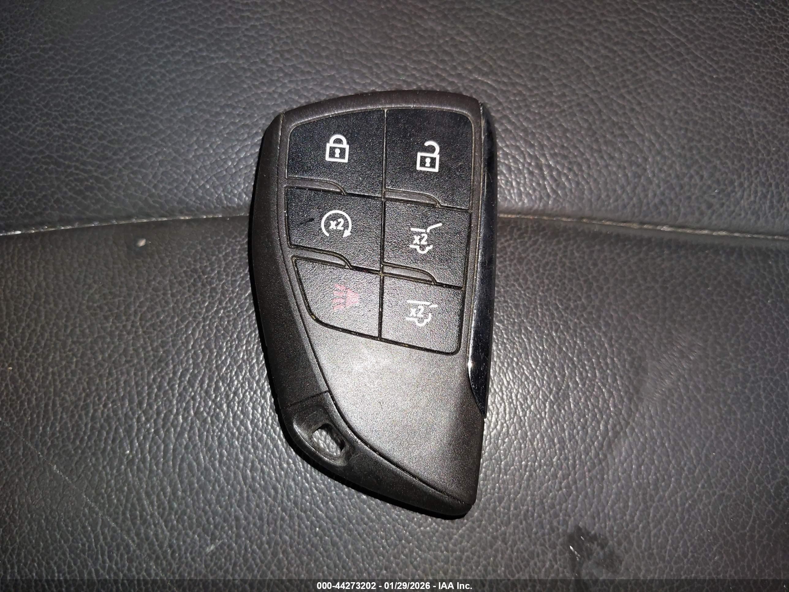 CHEVROLET SUBURBAN image 11