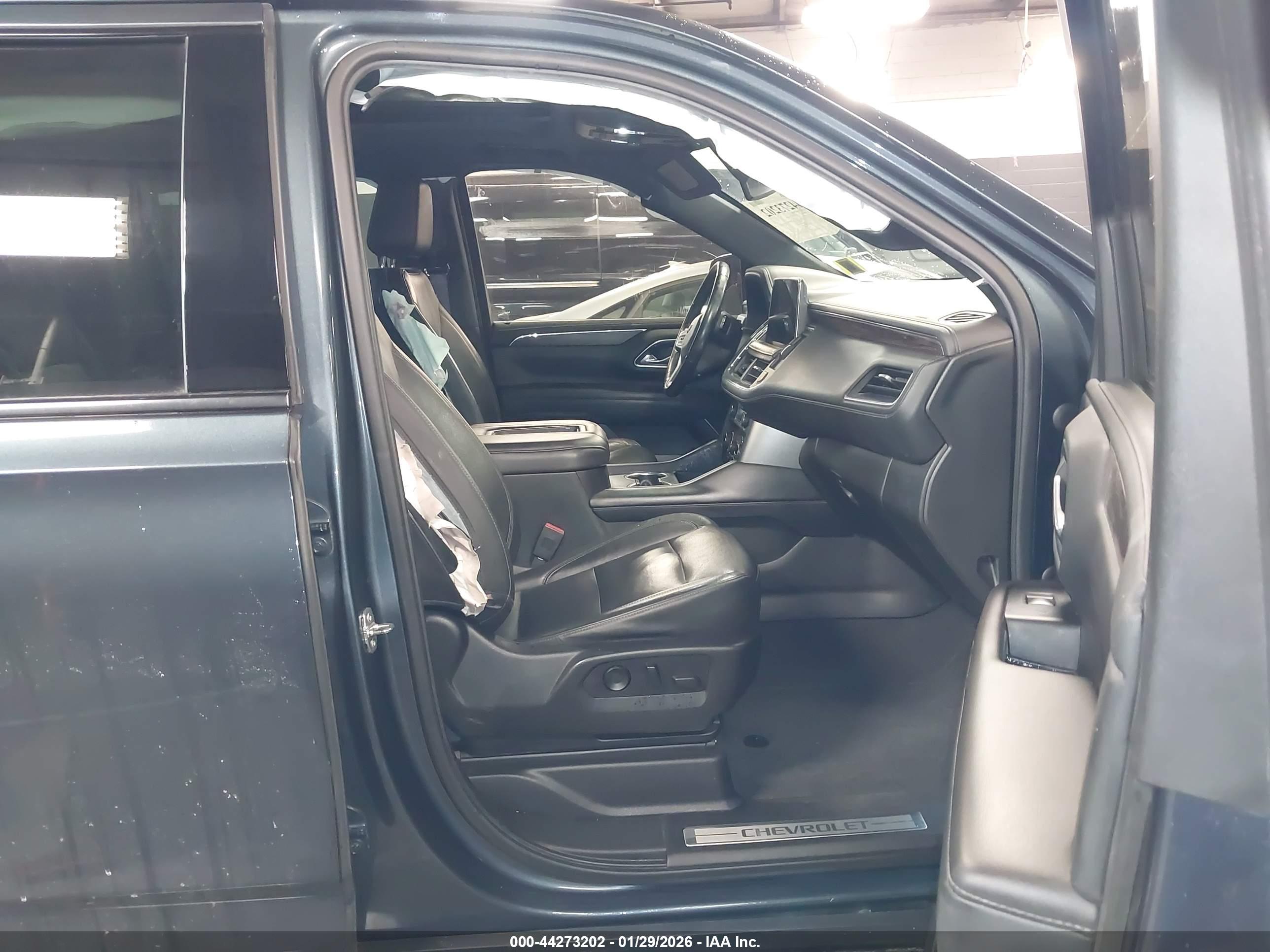 CHEVROLET SUBURBAN image 5
