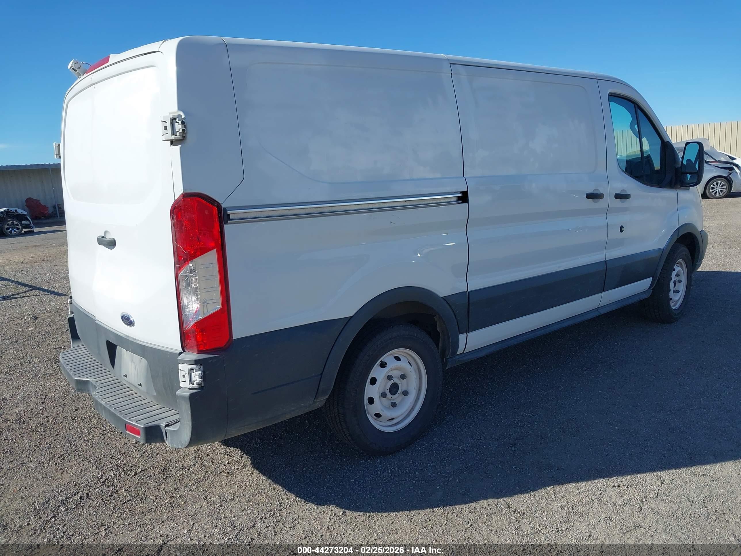 FORD TRANSIT-150 image 4