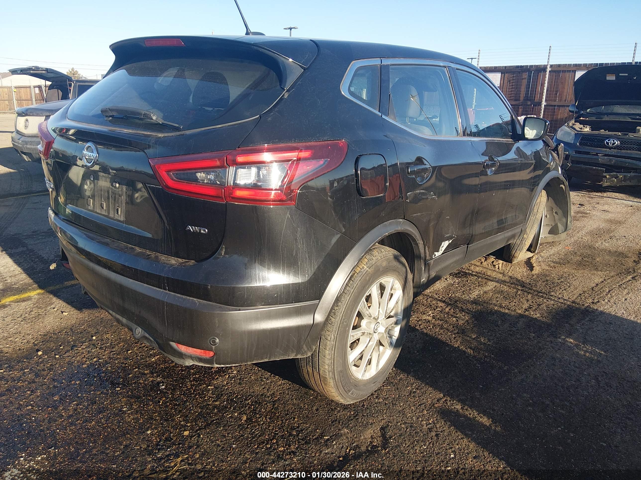 NISSAN ROGUE image 4