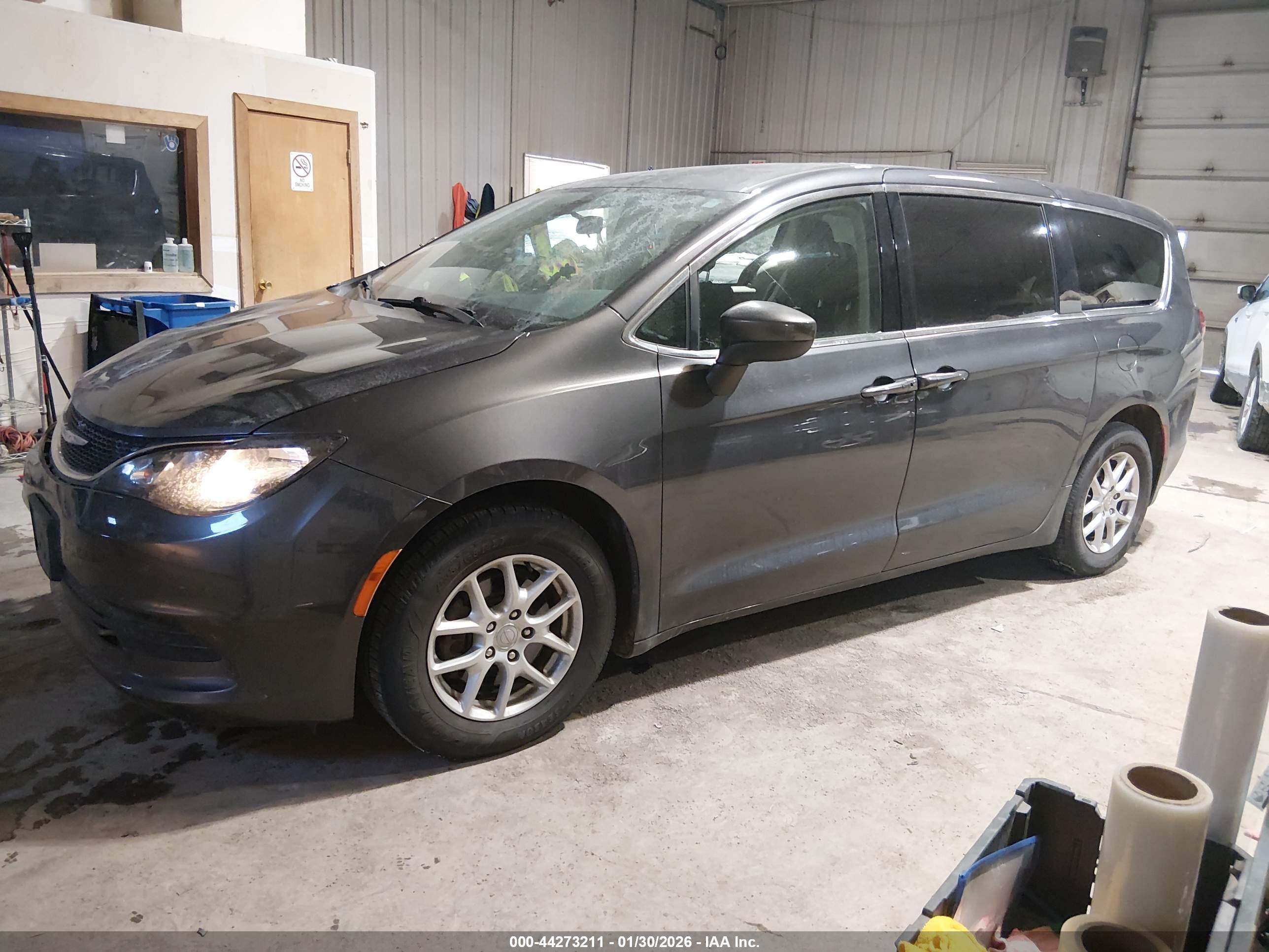 CHRYSLER VOYAGER image 2