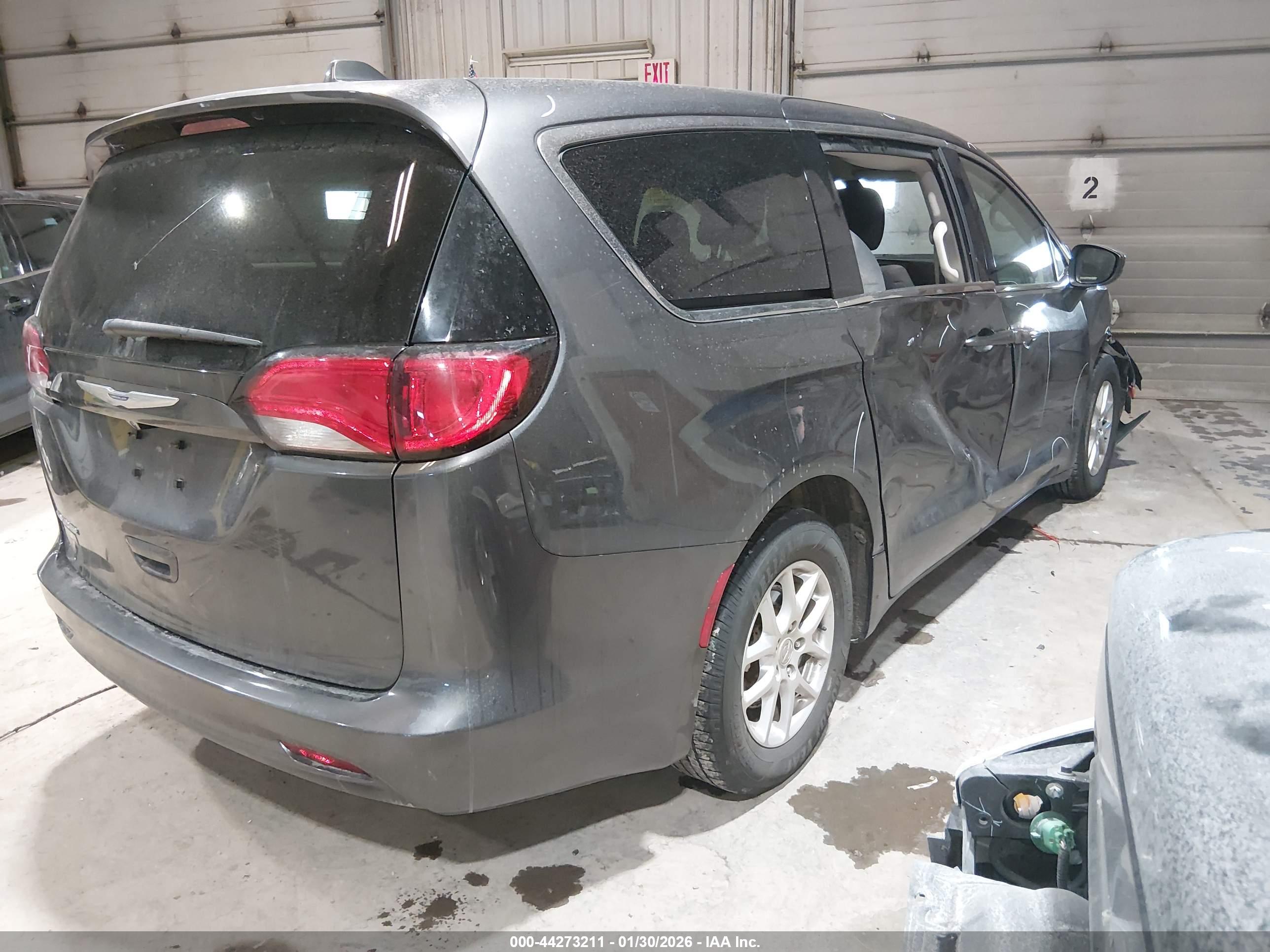 CHRYSLER VOYAGER image 4