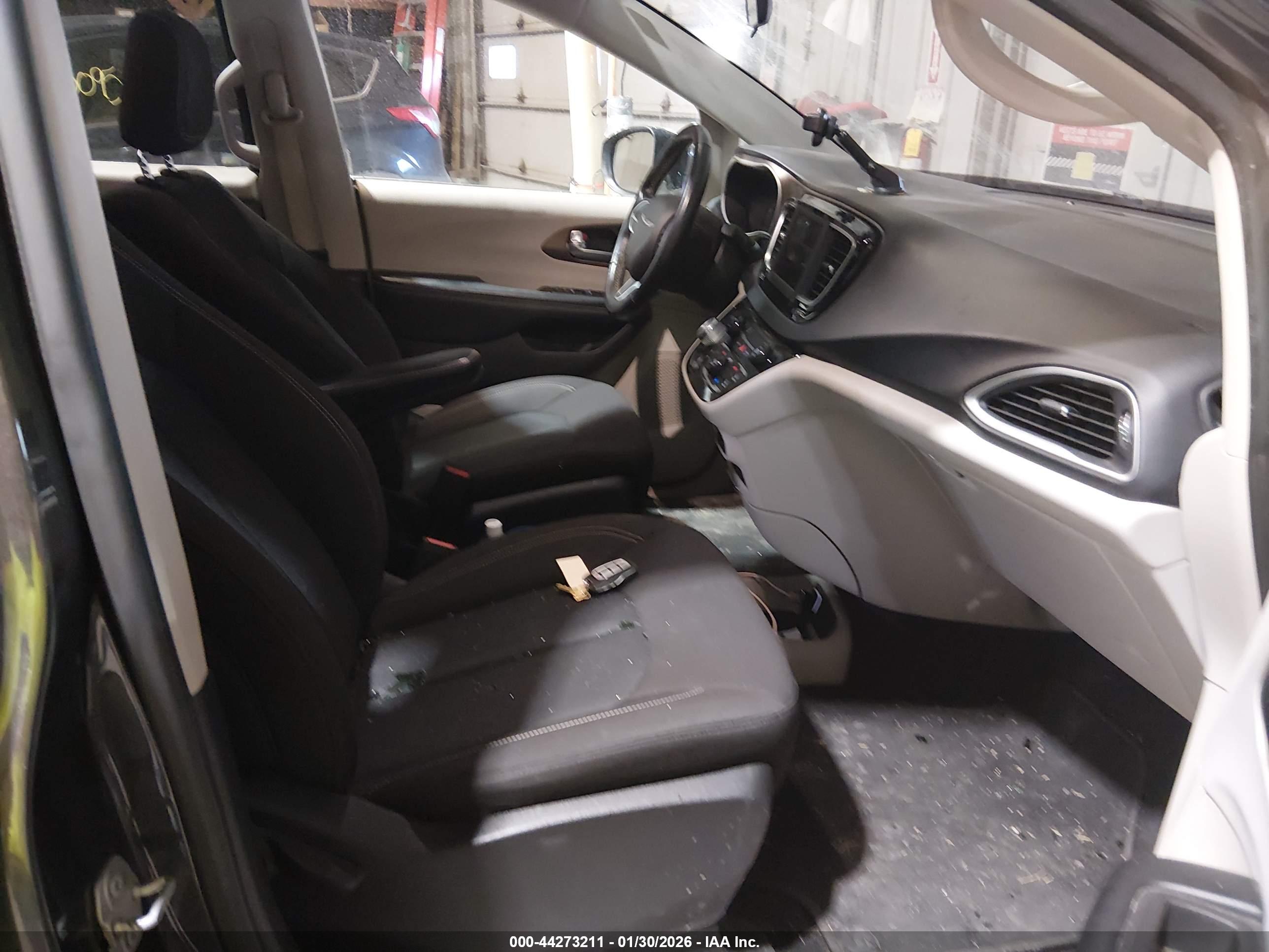 CHRYSLER VOYAGER image 5