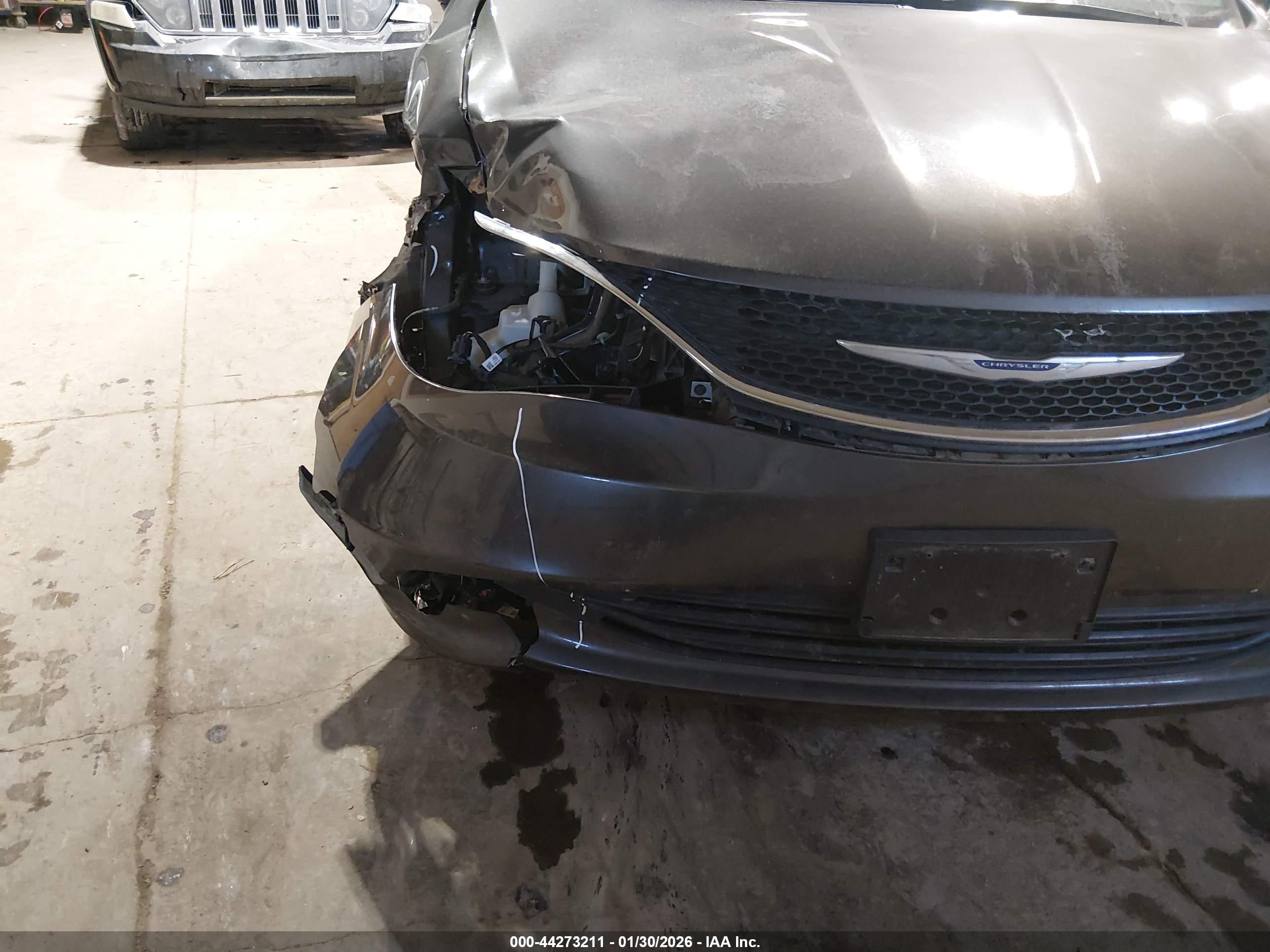 CHRYSLER VOYAGER image 6