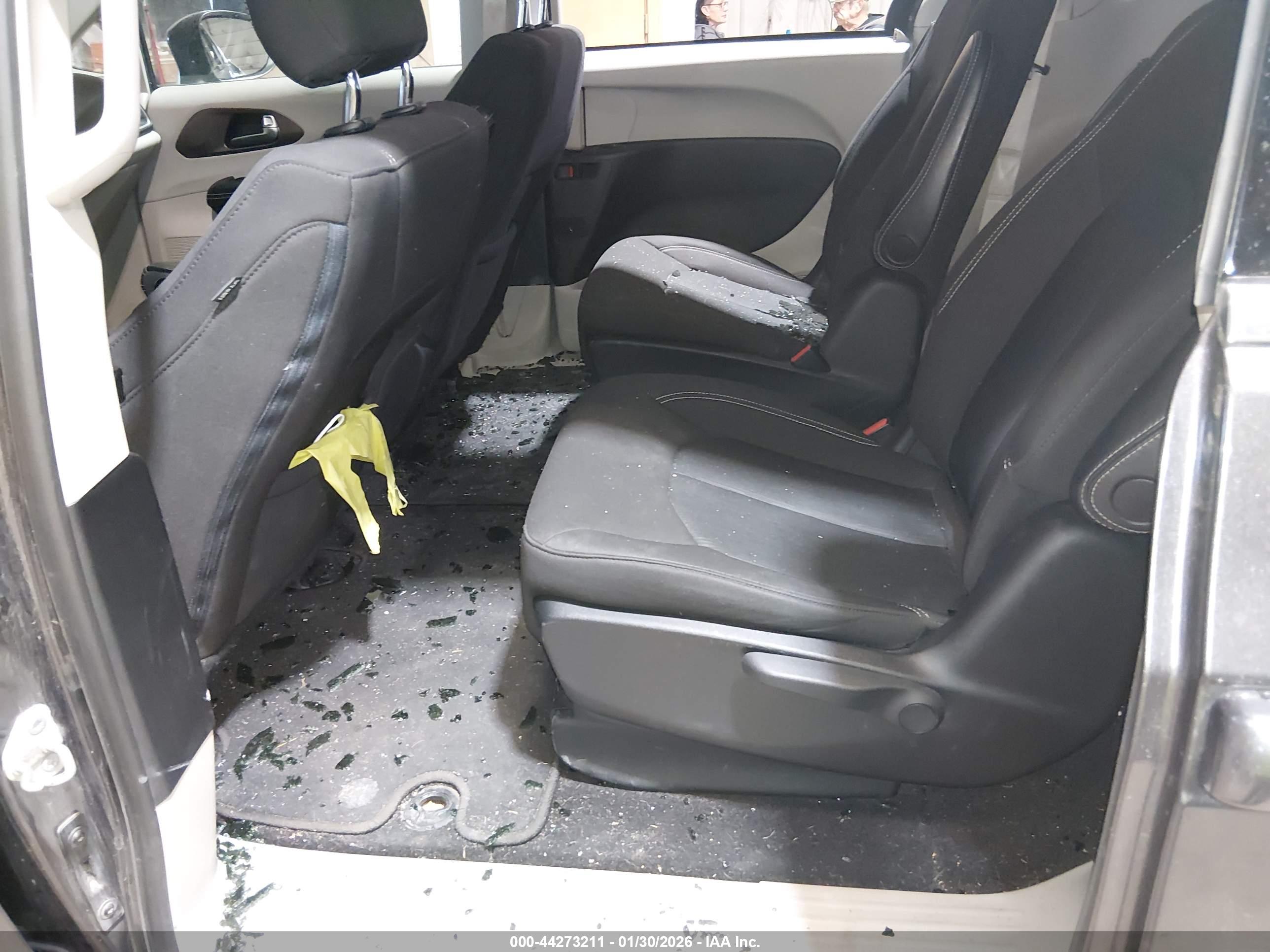 CHRYSLER VOYAGER image 8