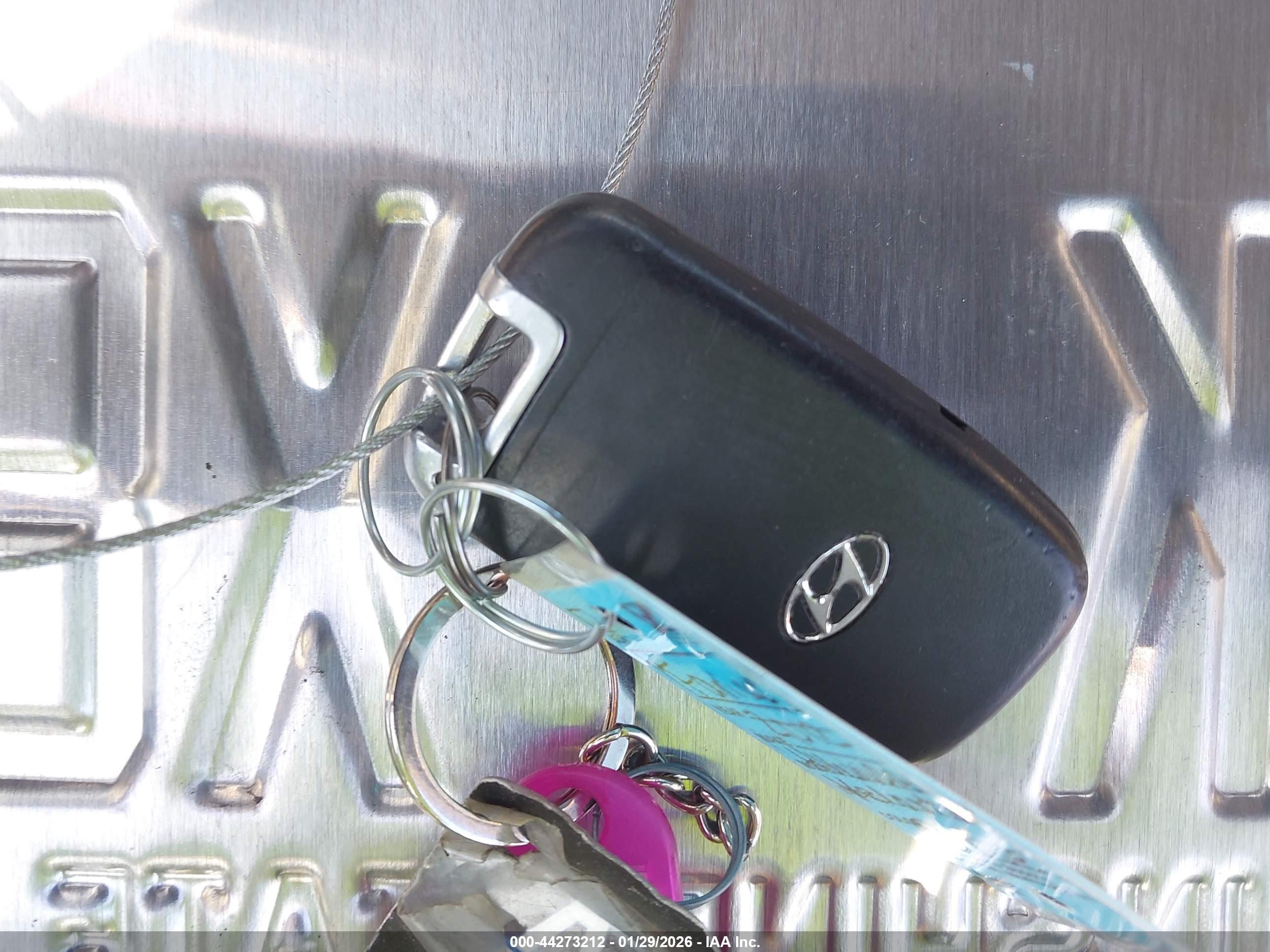 HYUNDAI VELOSTER image 11