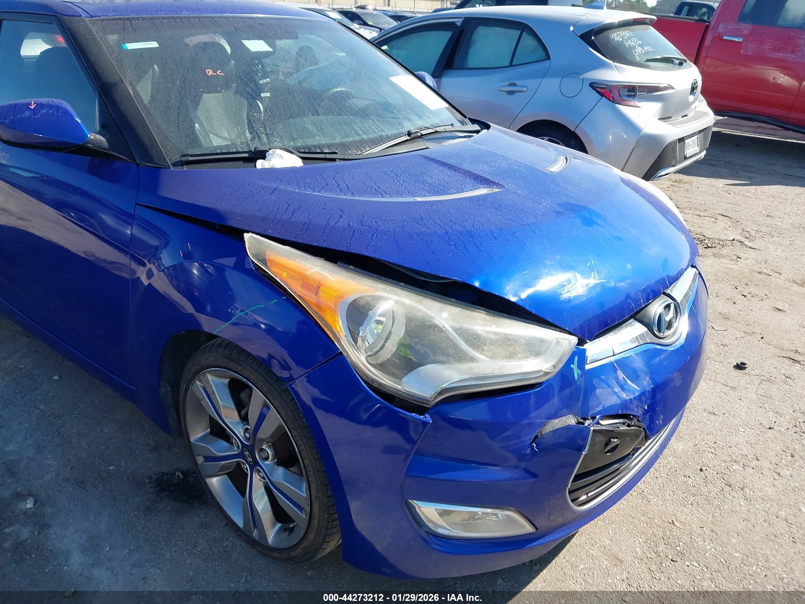 HYUNDAI VELOSTER image 6