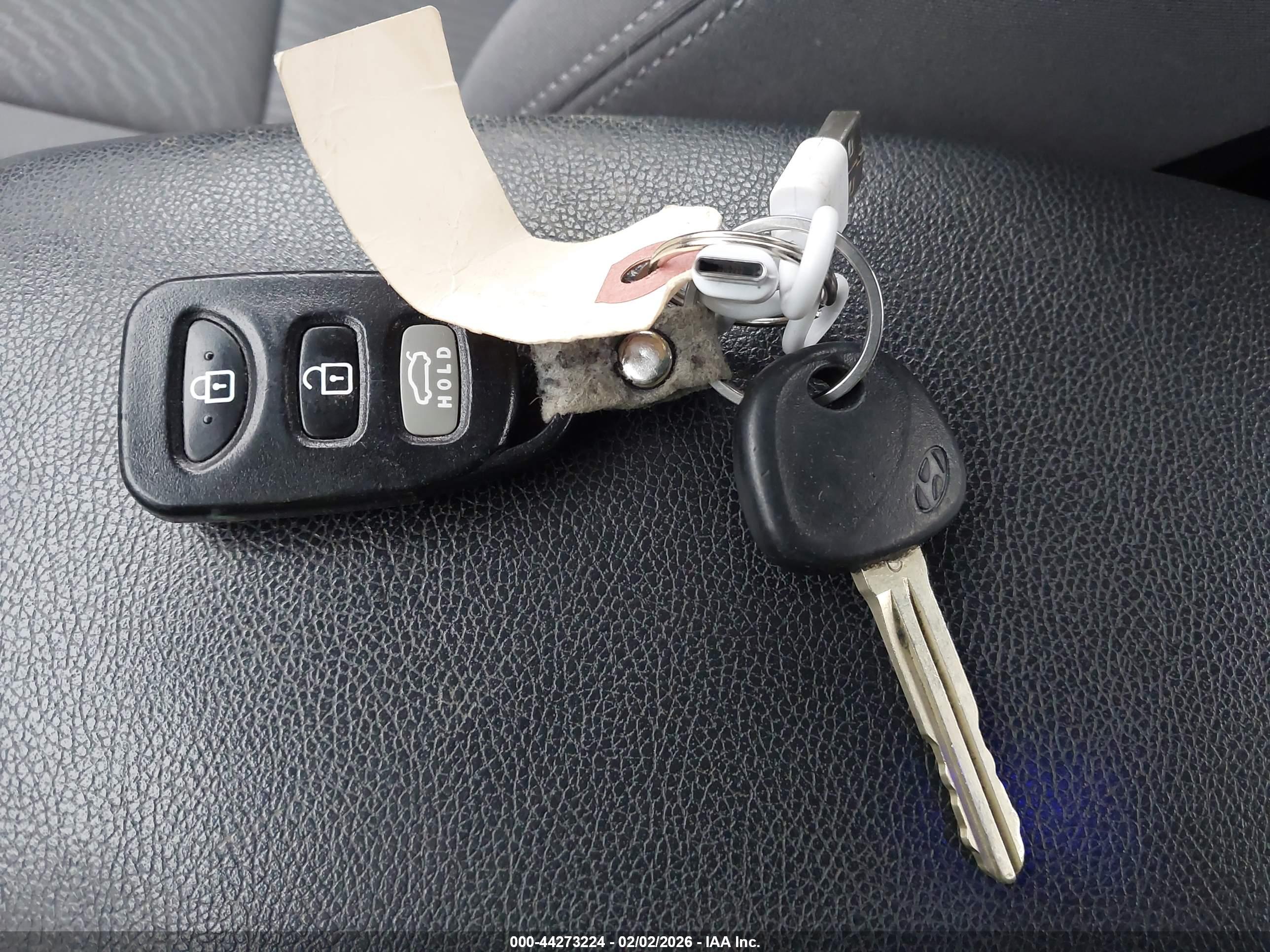 HYUNDAI ELANTRA image 11