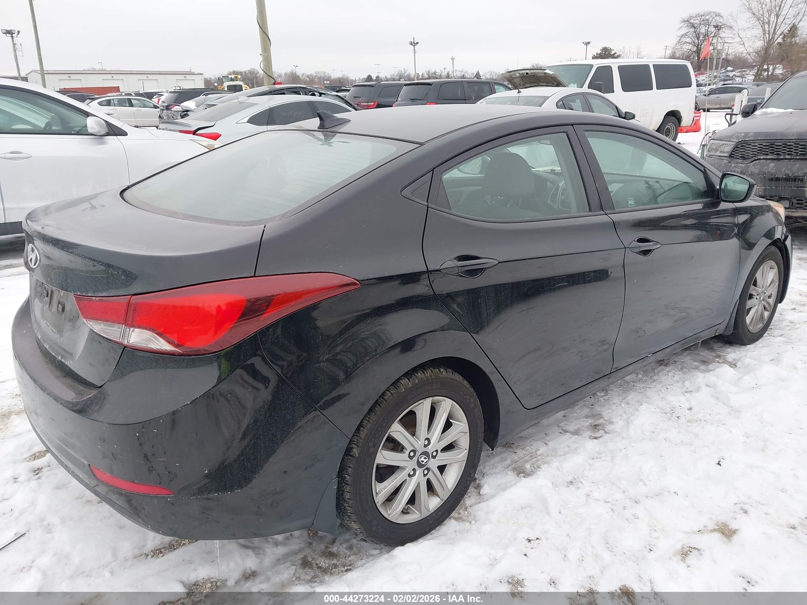 HYUNDAI ELANTRA image 4