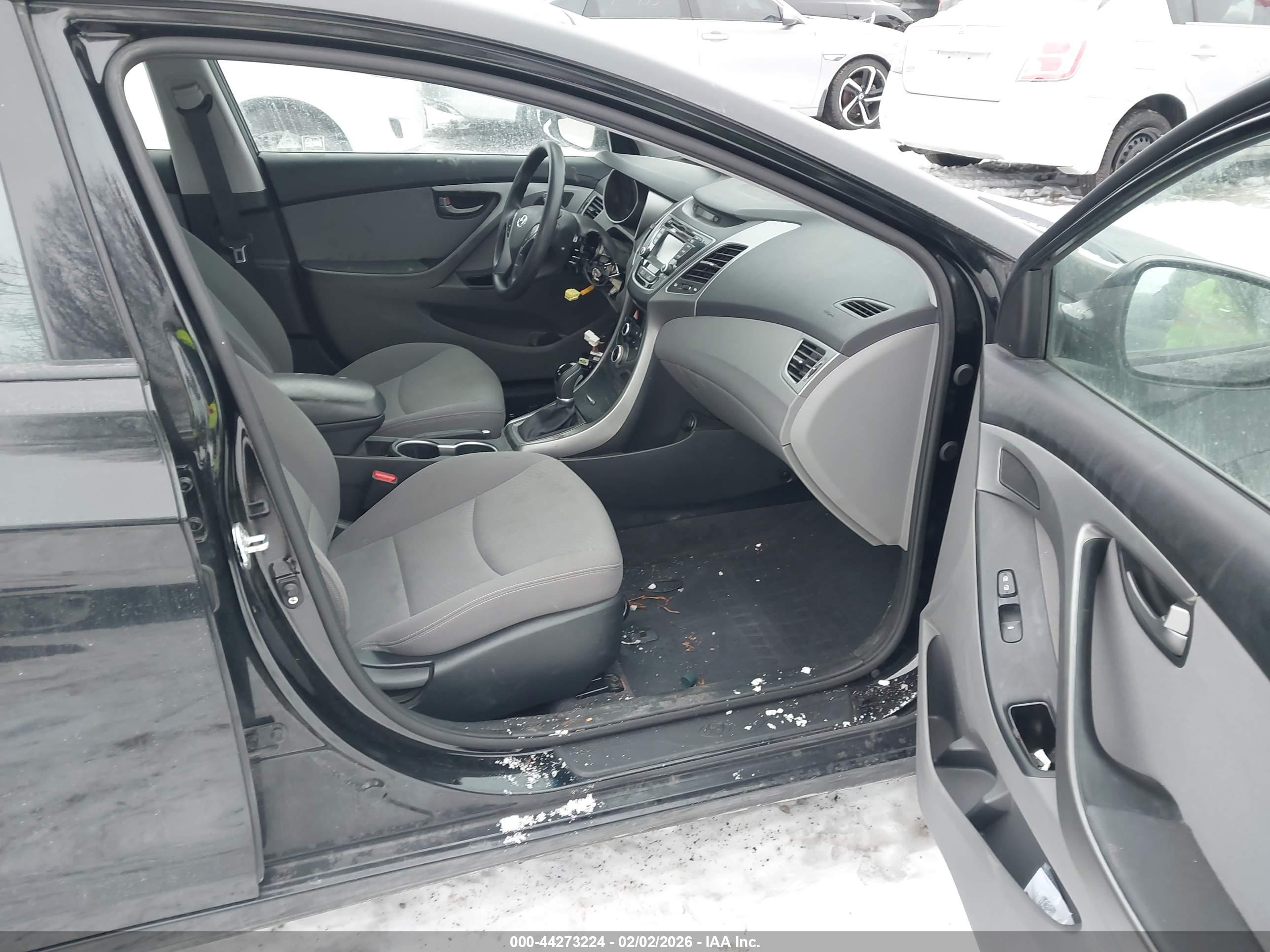 HYUNDAI ELANTRA image 5