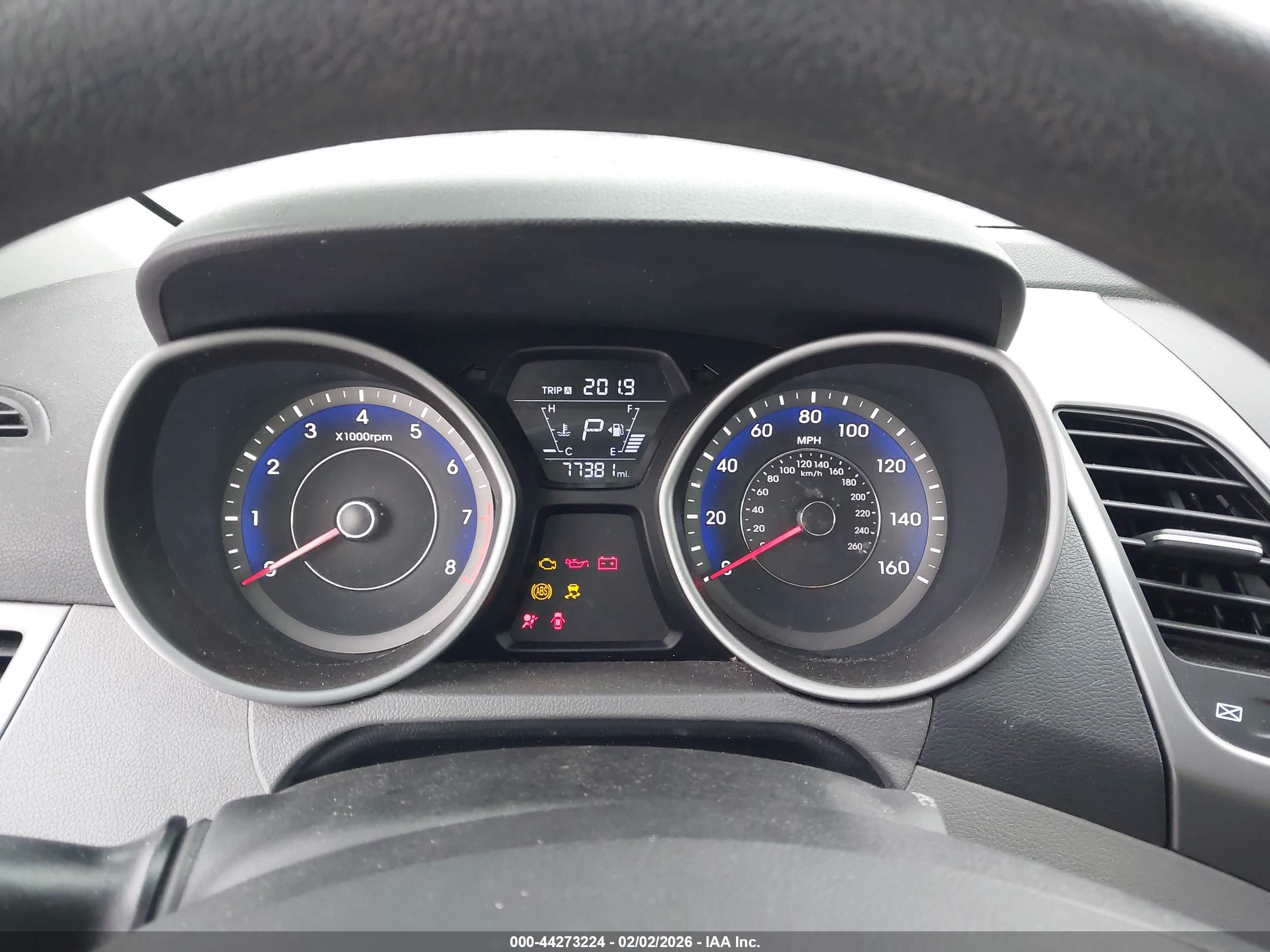 HYUNDAI ELANTRA image 7