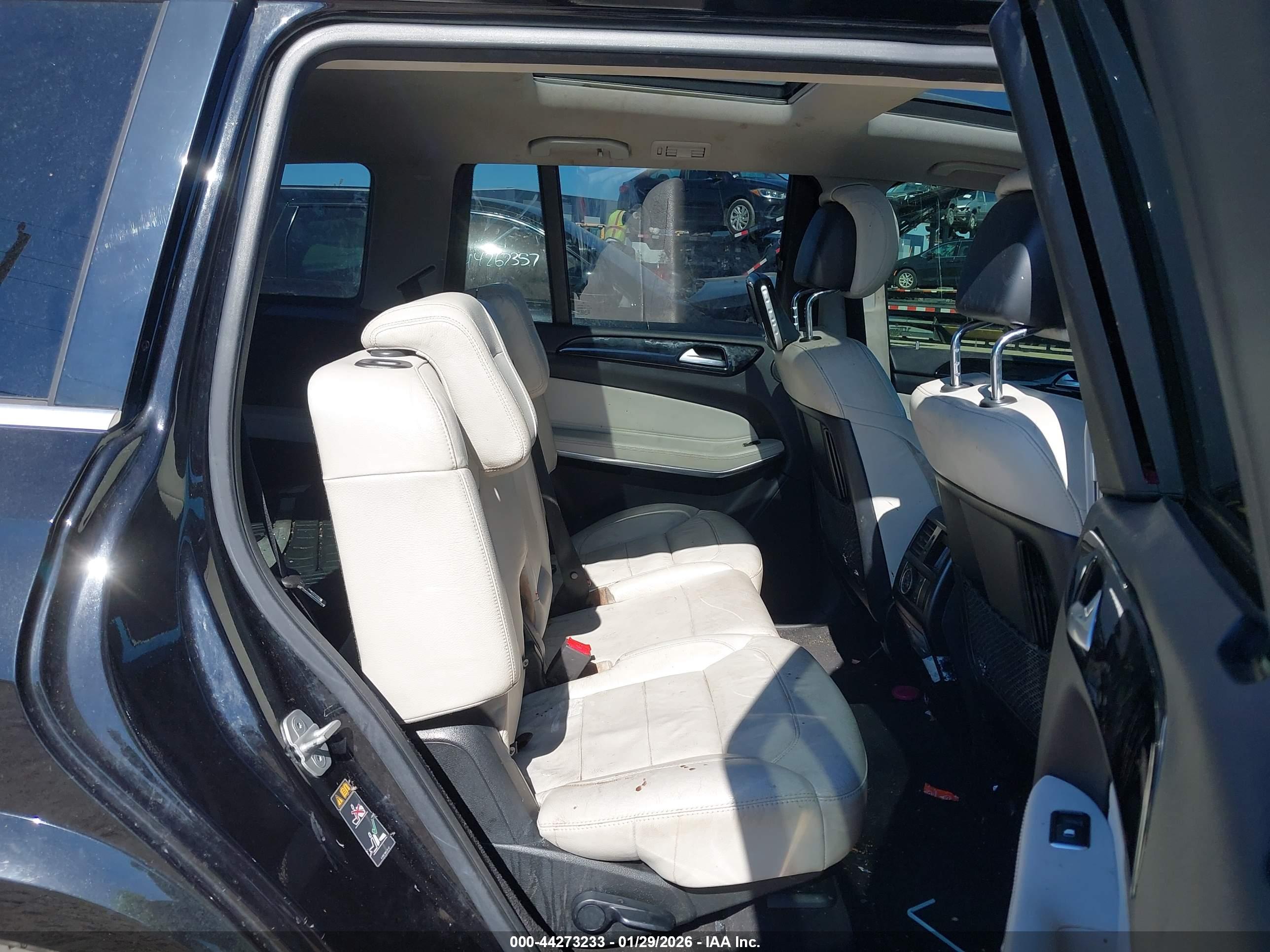 MERCEDES-BENZ GLS image 8