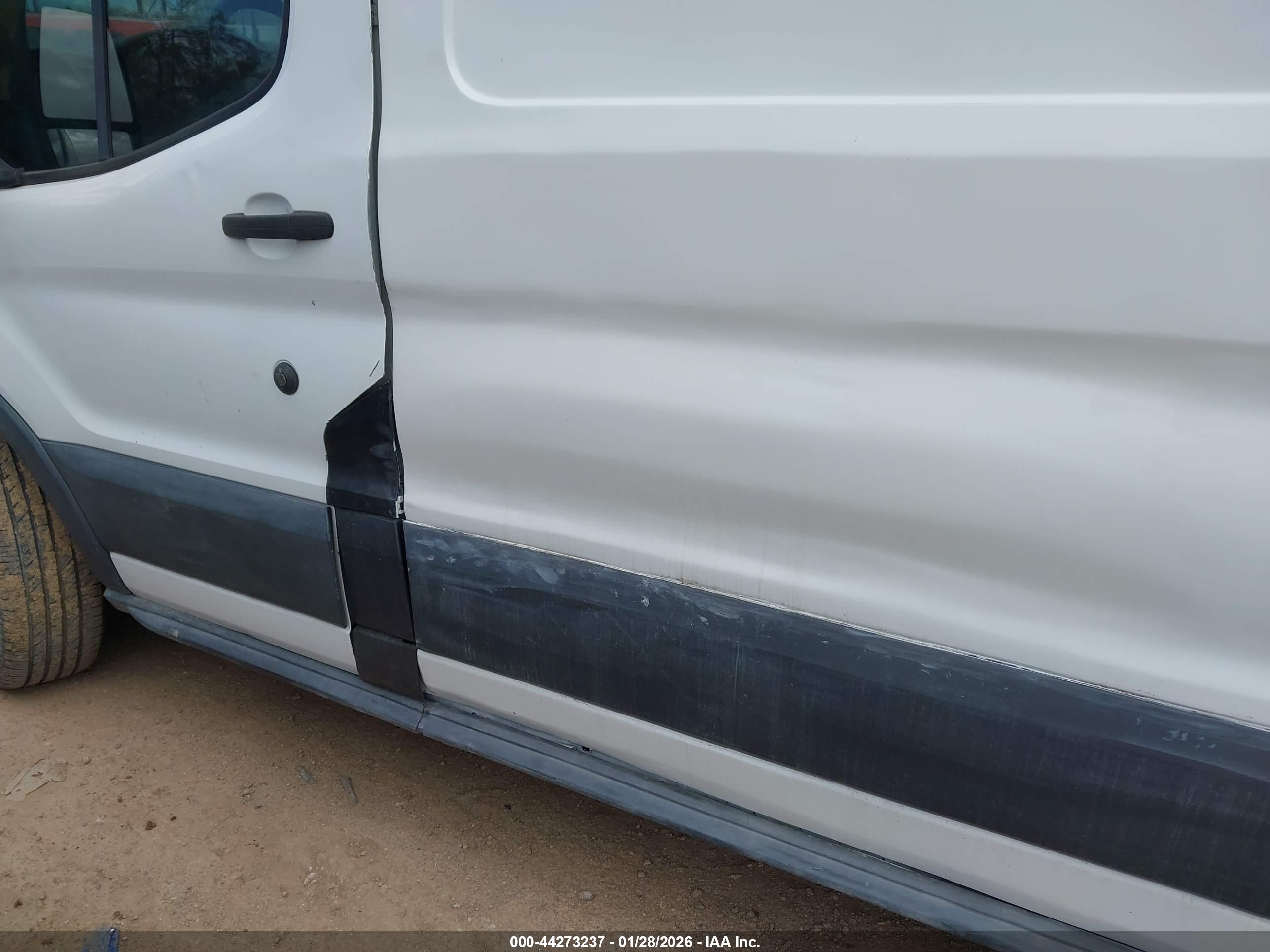FORD TRANSIT-150 image 6