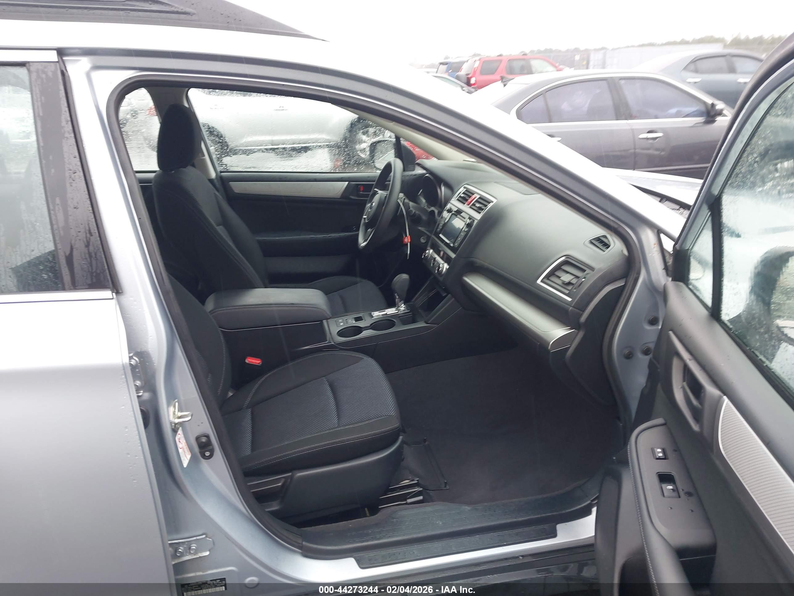 SUBARU OUTBACK image 5