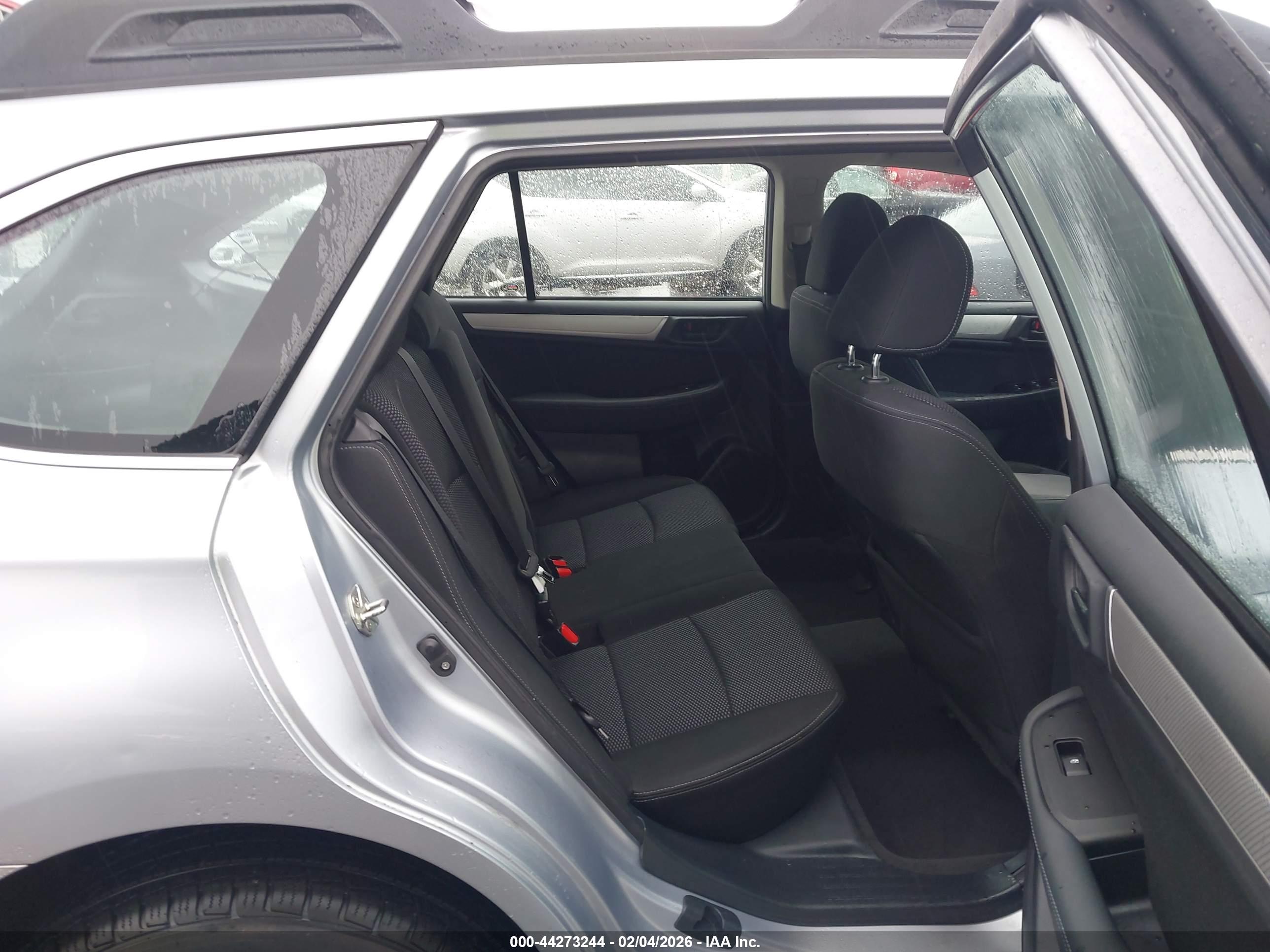 SUBARU OUTBACK image 8