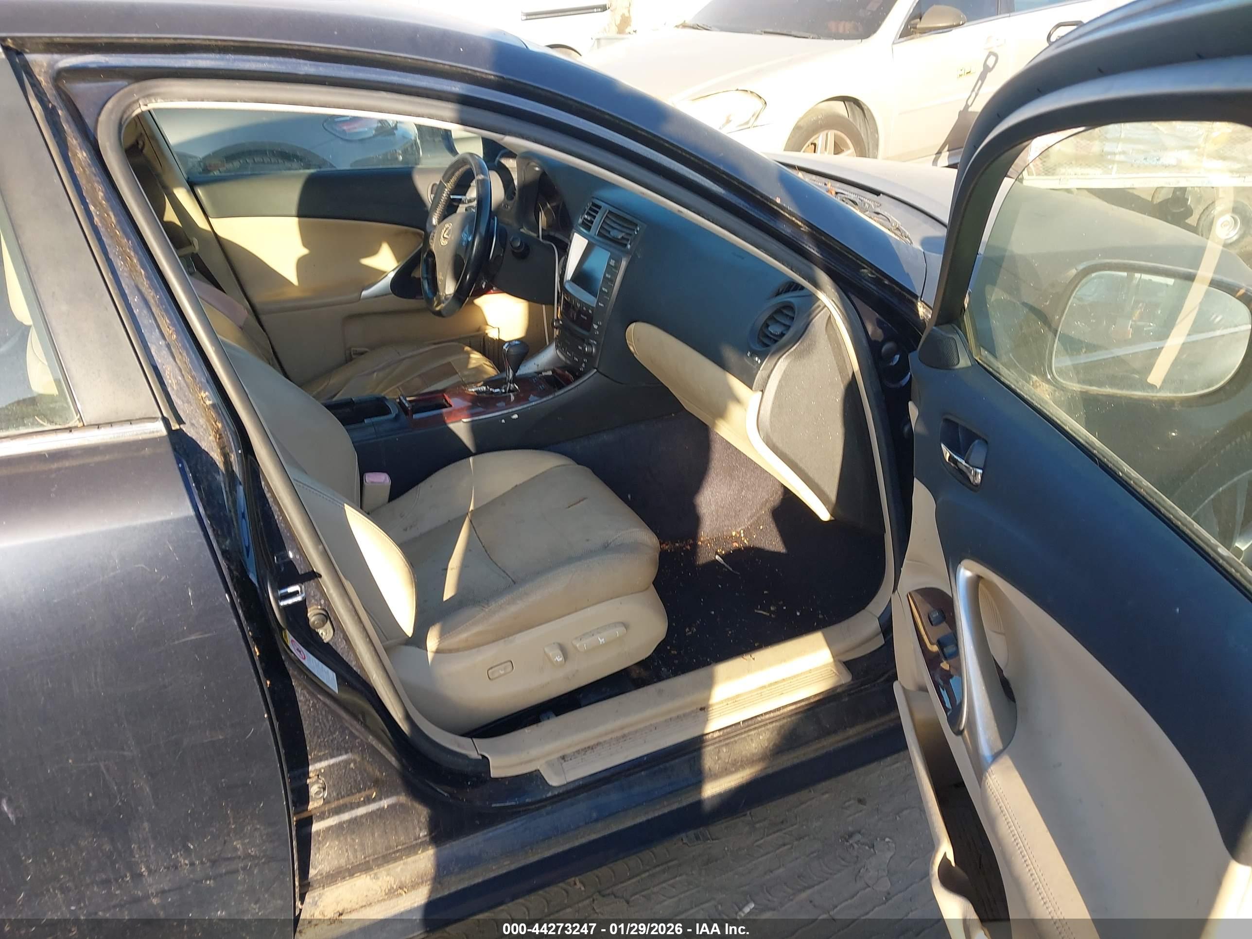 LEXUS IS image 5