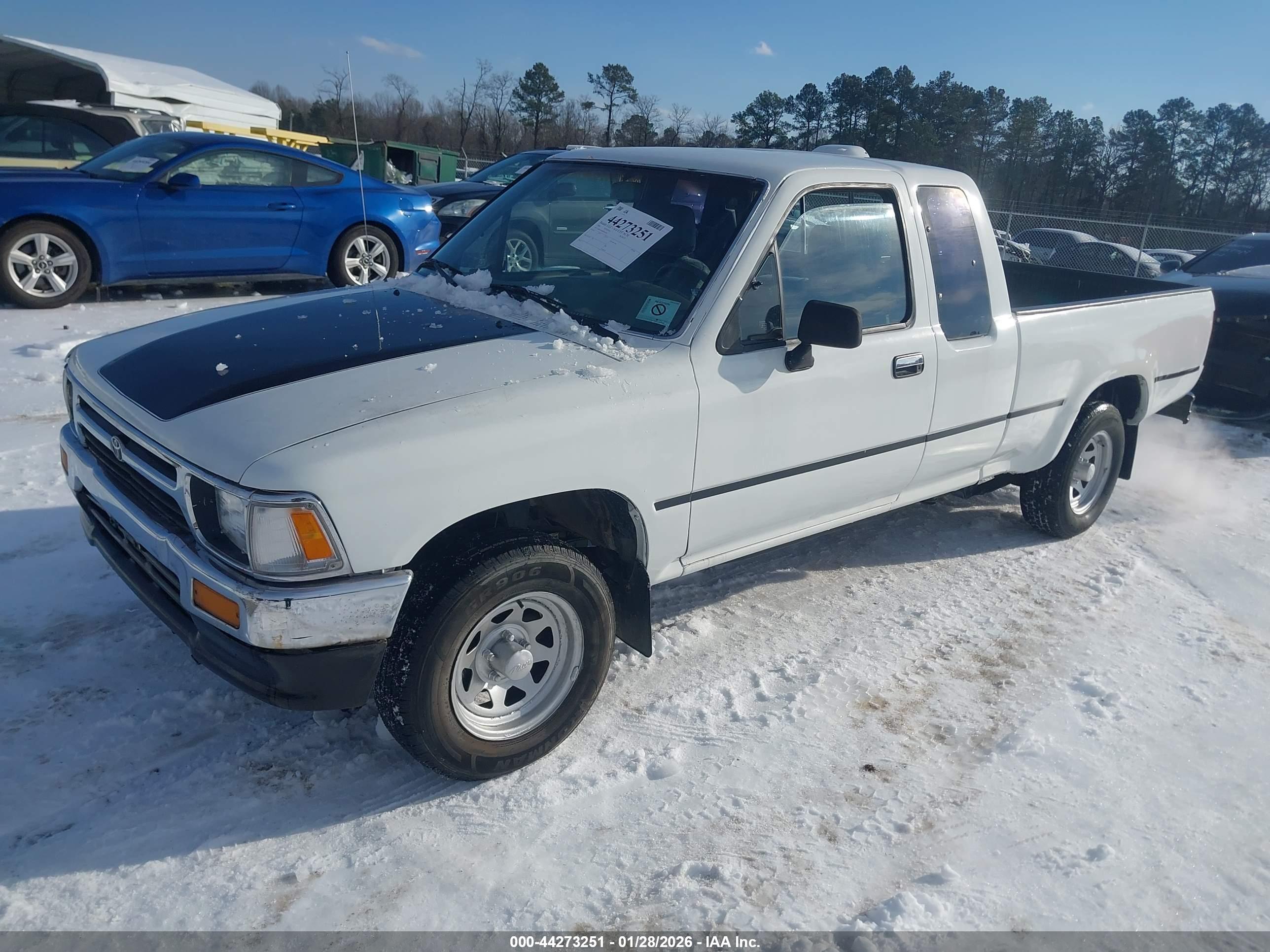 TOYOTA PICKUP image 2