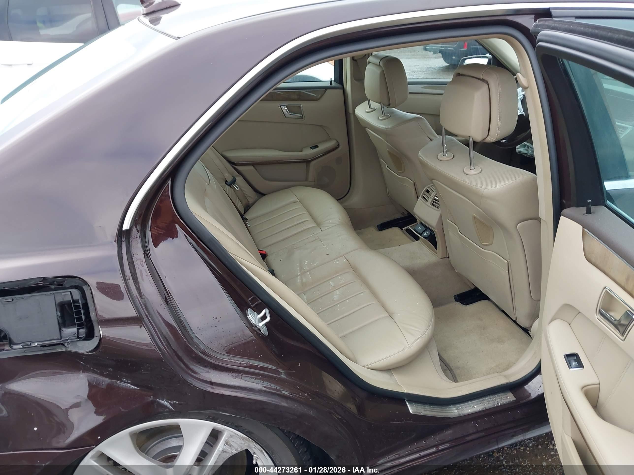 MERCEDES-BENZ E image 8