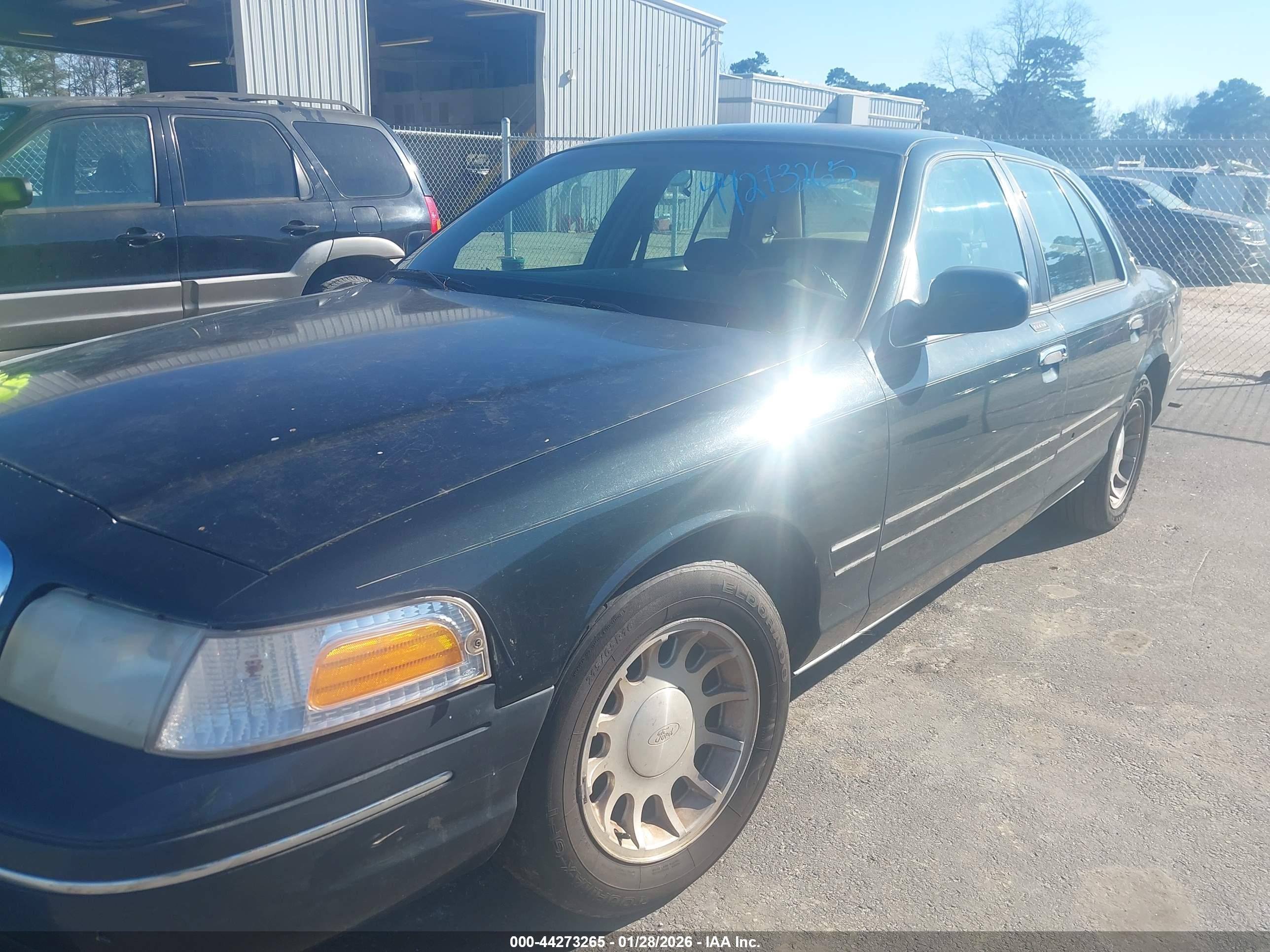 FORD CROWN image 6