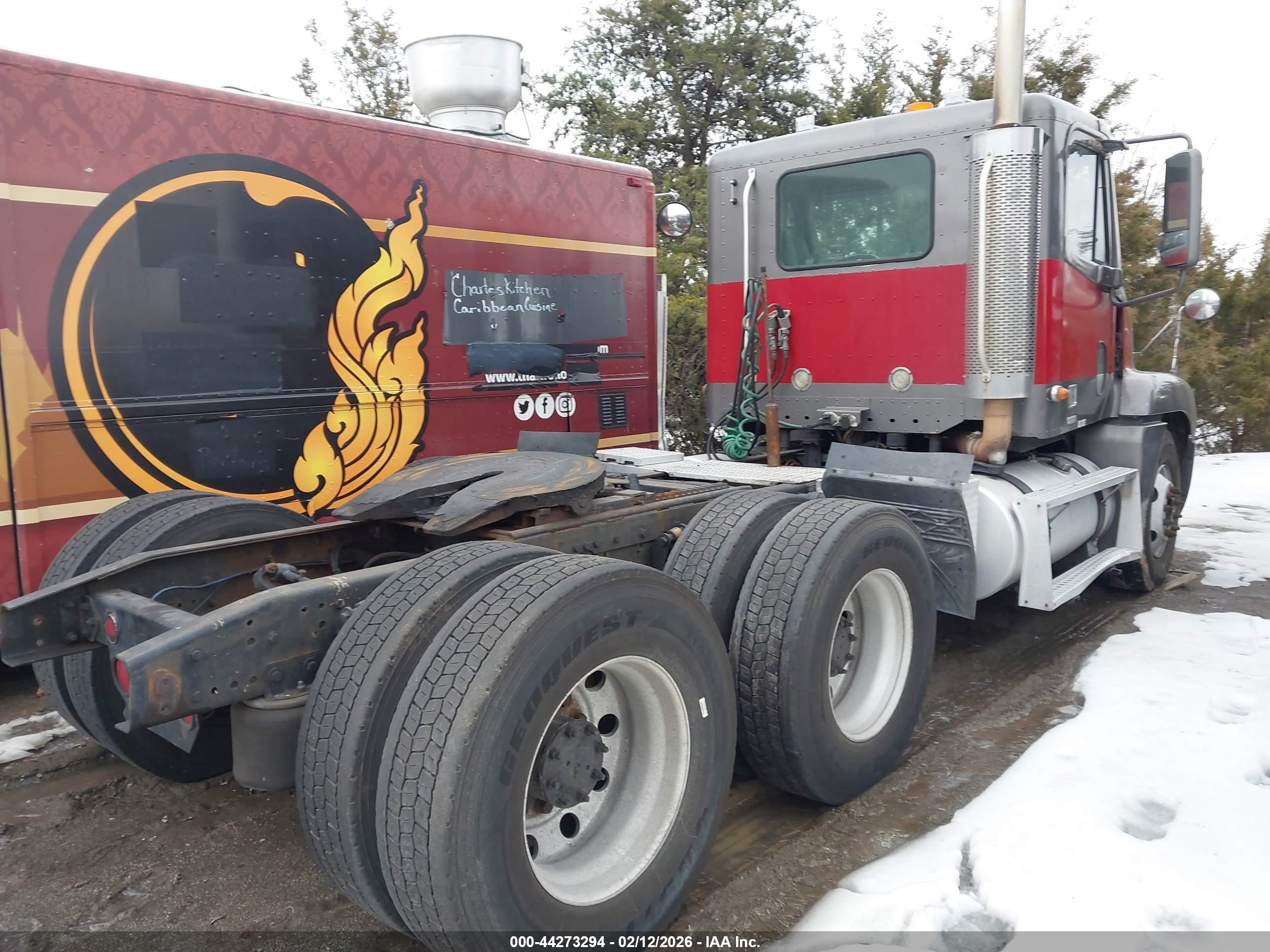 FREIGHTLINER CONVENTIONAL image 4