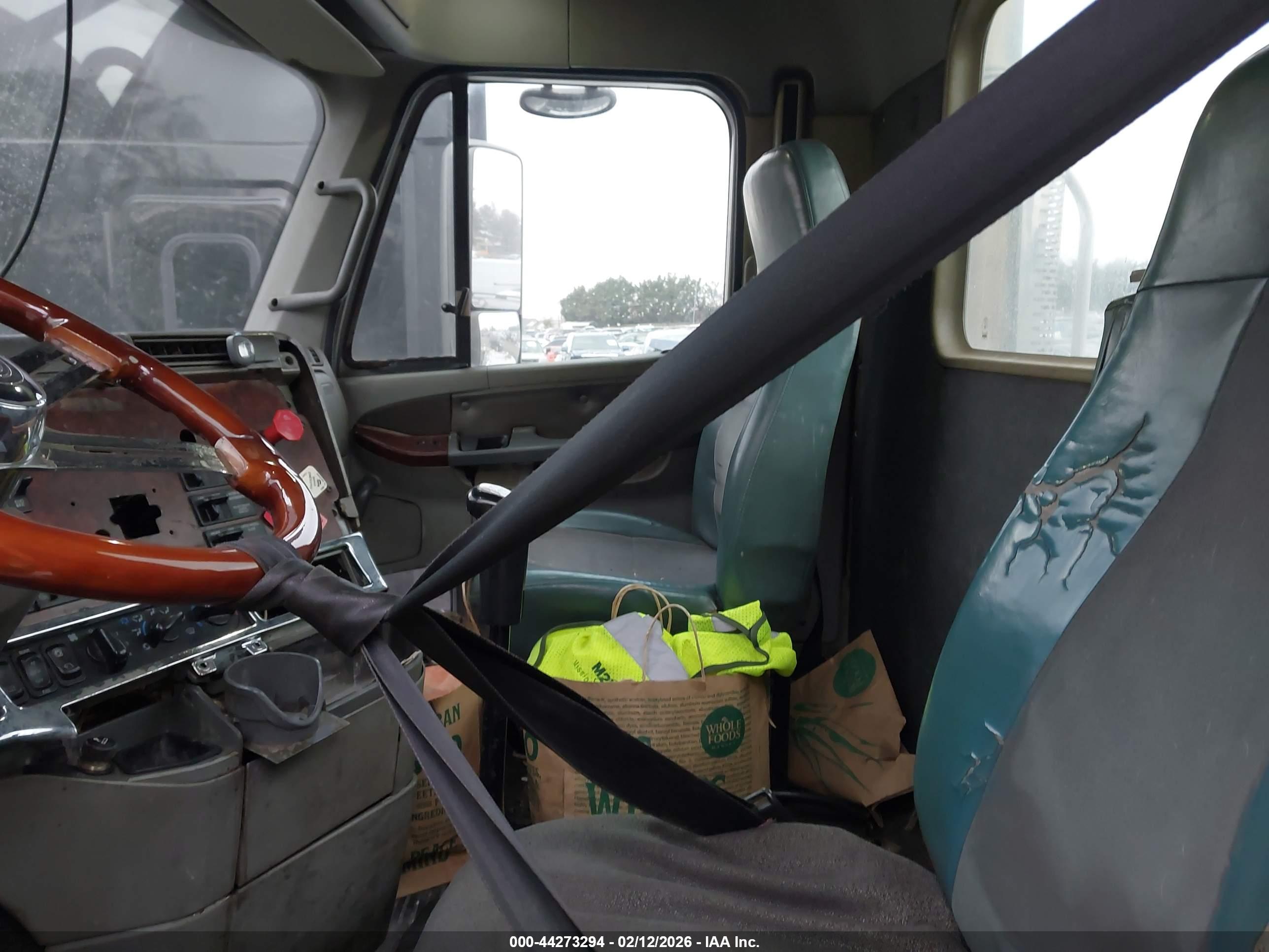 FREIGHTLINER CONVENTIONAL image 7