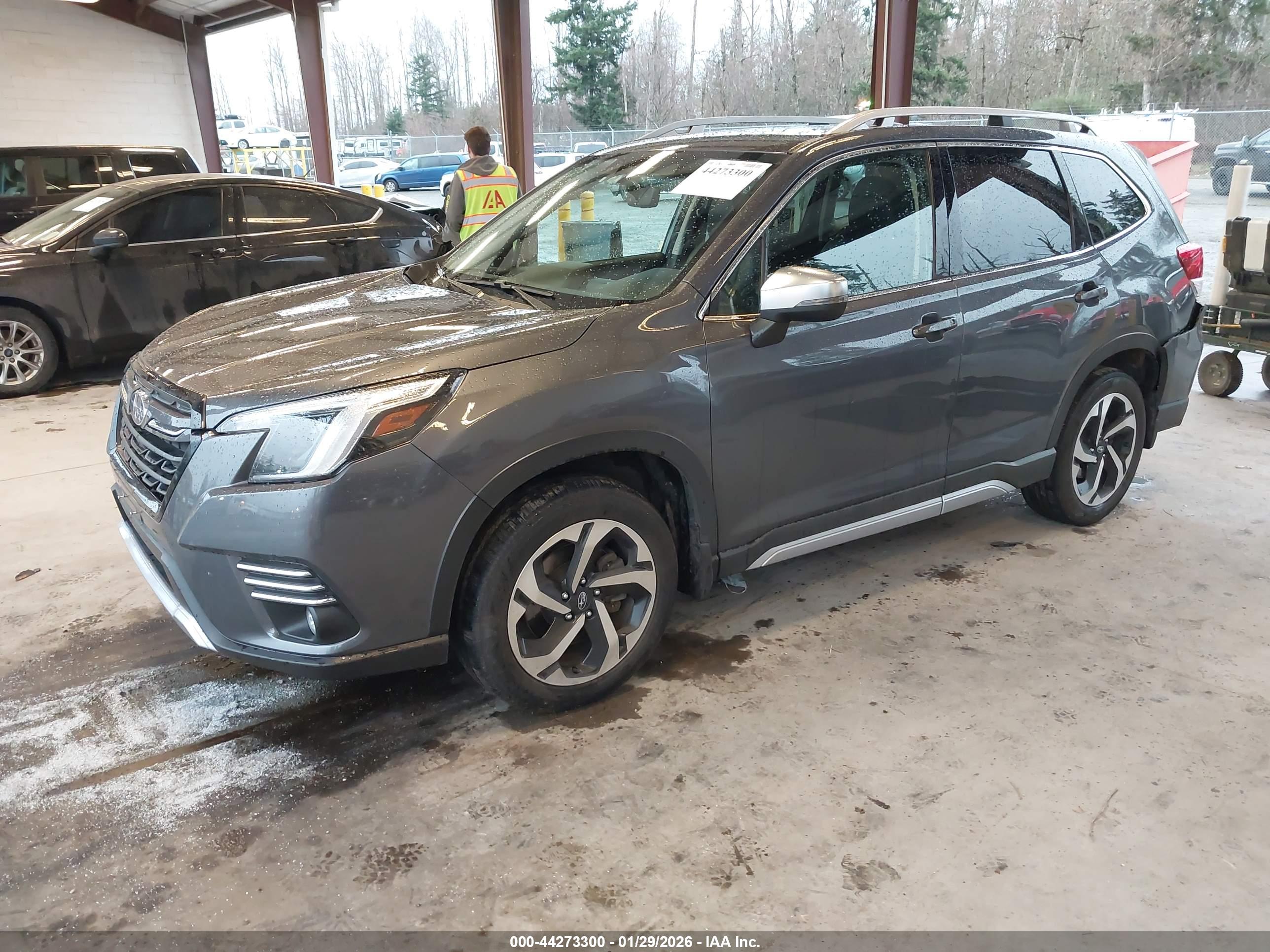 SUBARU FORESTER image 2