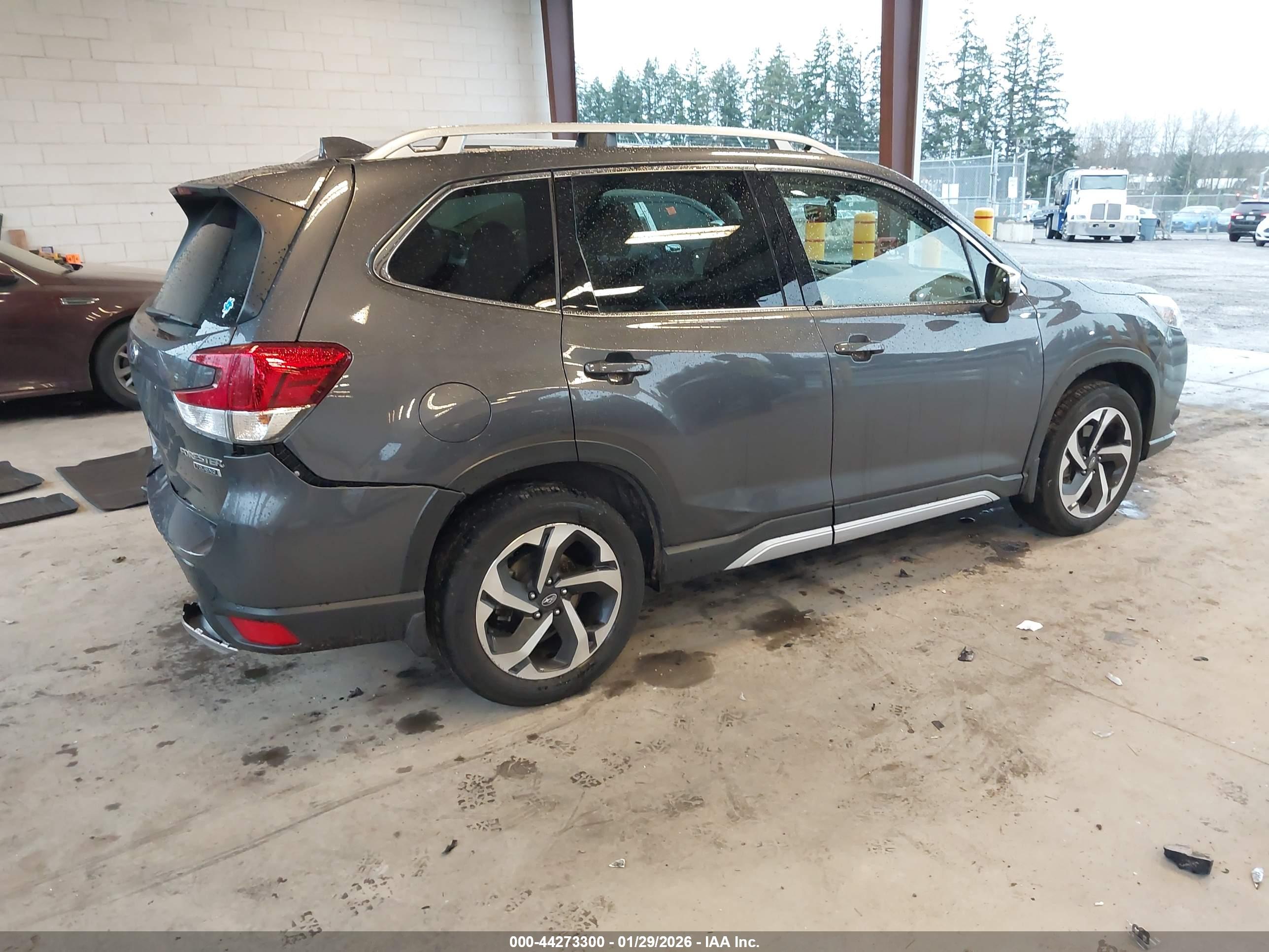 SUBARU FORESTER image 4