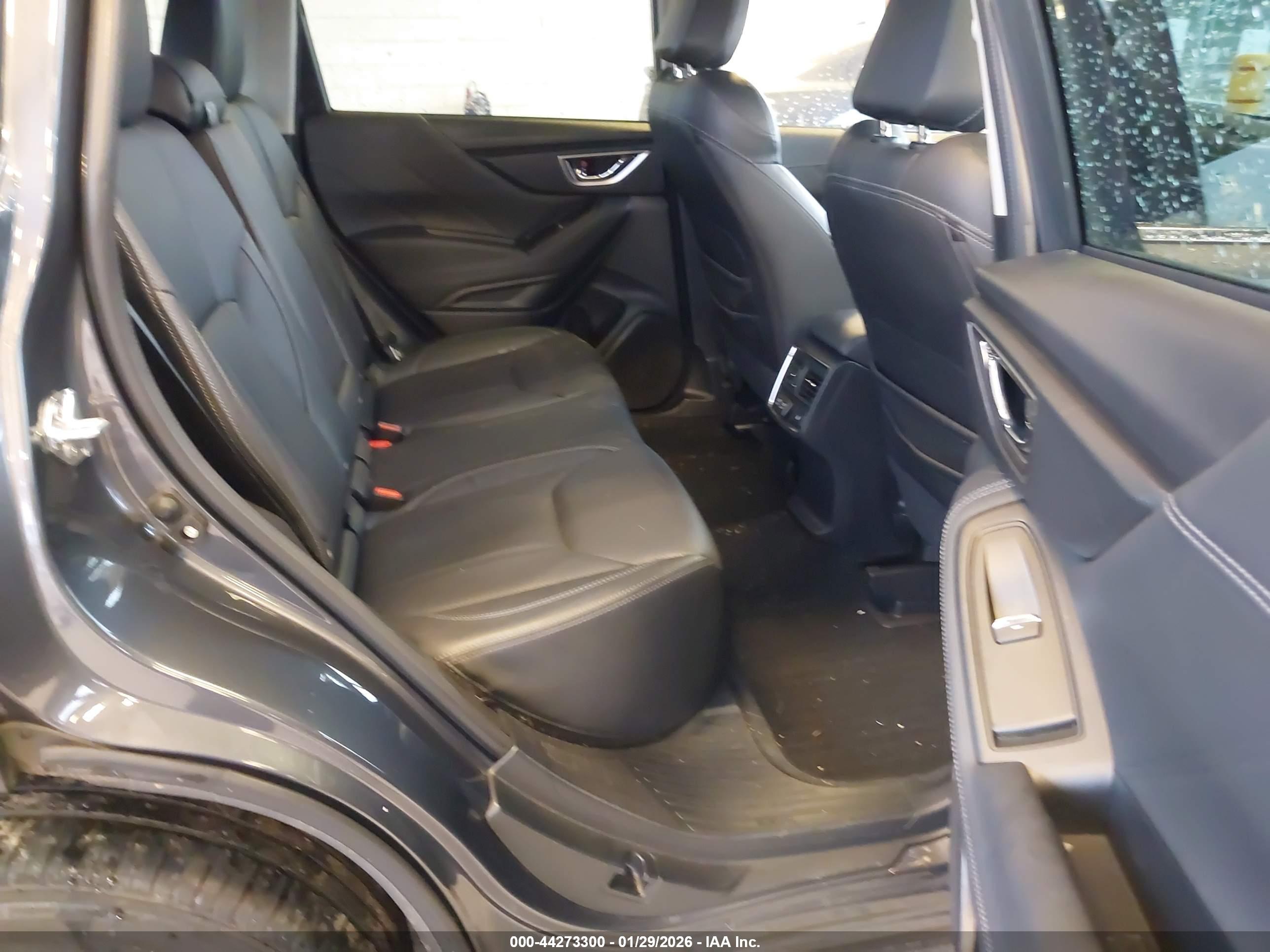 SUBARU FORESTER image 8