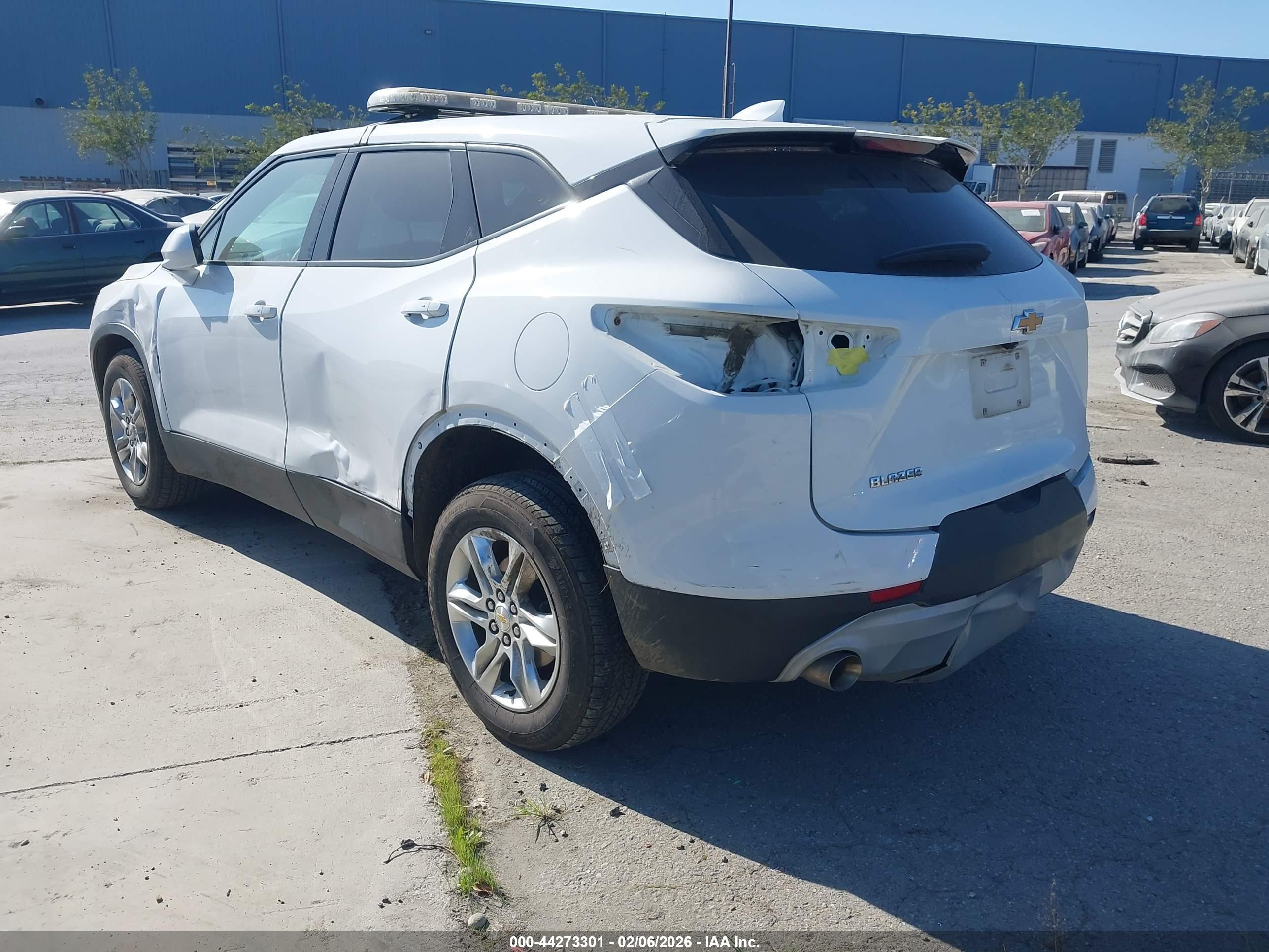 CHEVROLET BLAZER image 3
