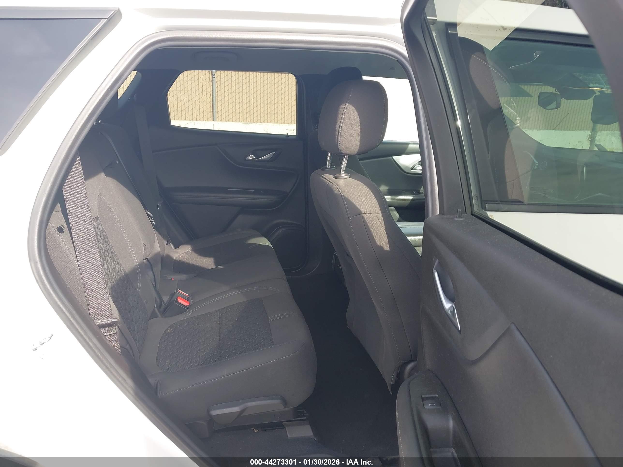 CHEVROLET BLAZER image 8