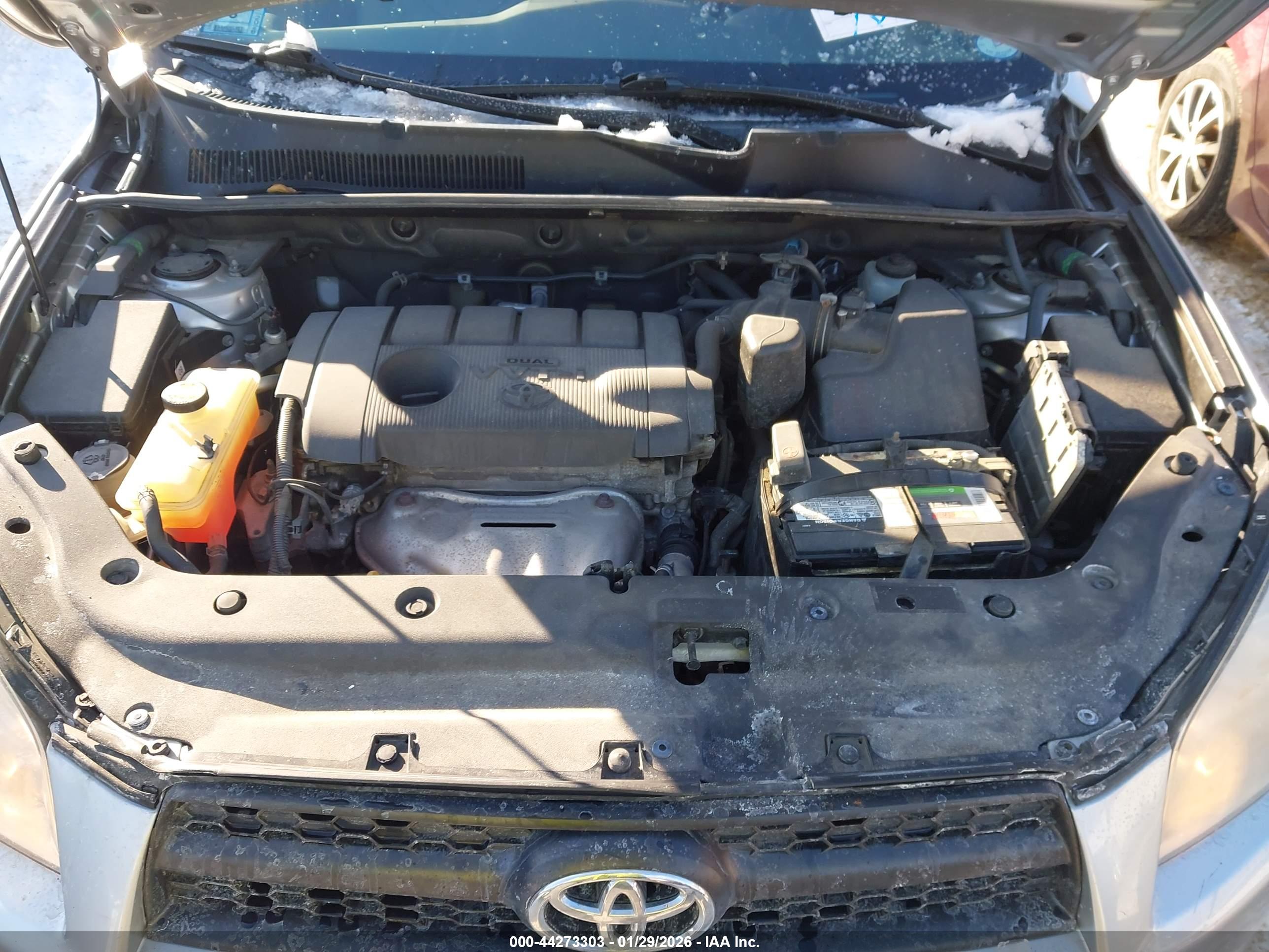 TOYOTA RAV4 image 10