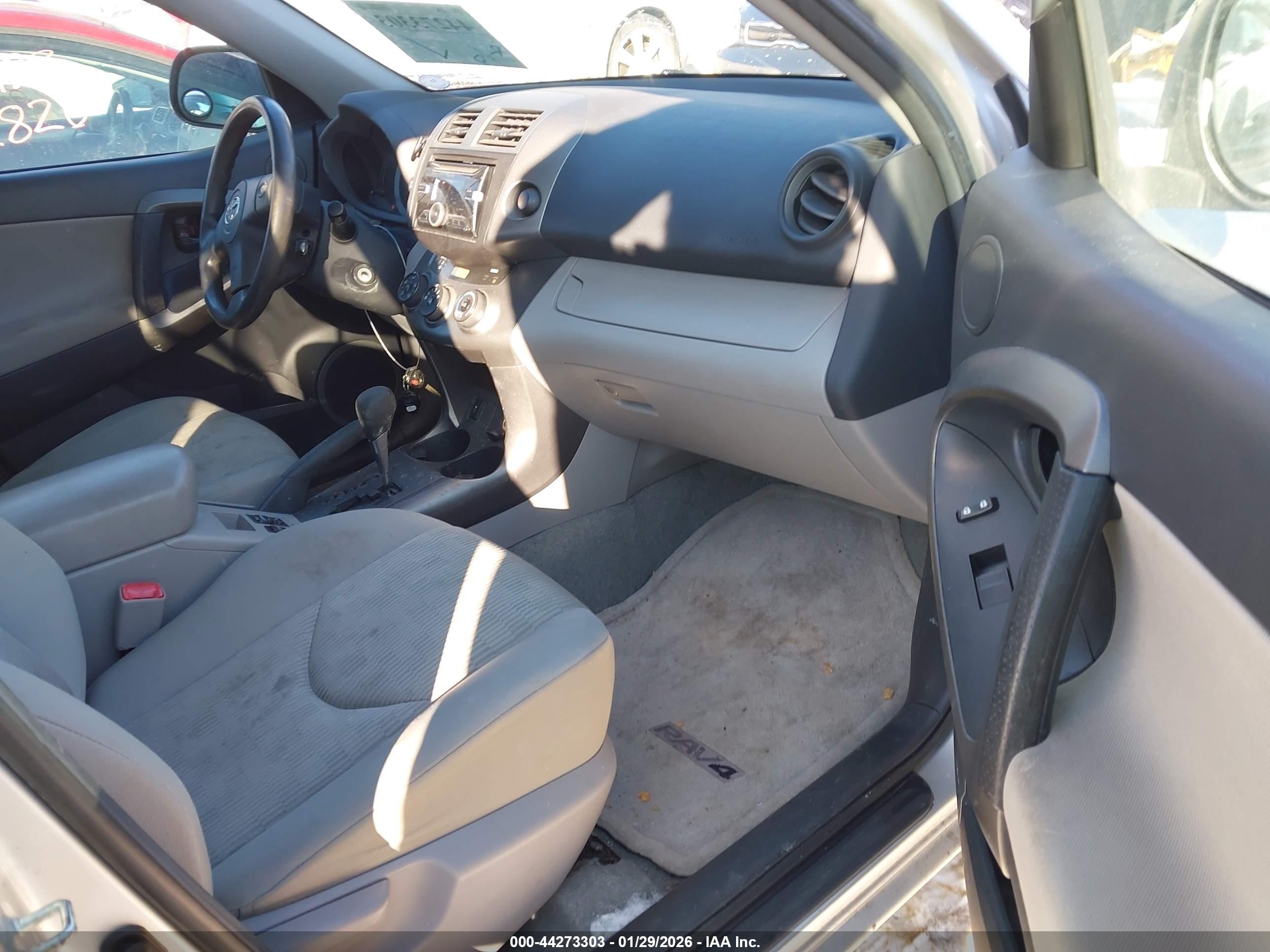TOYOTA RAV4 image 5
