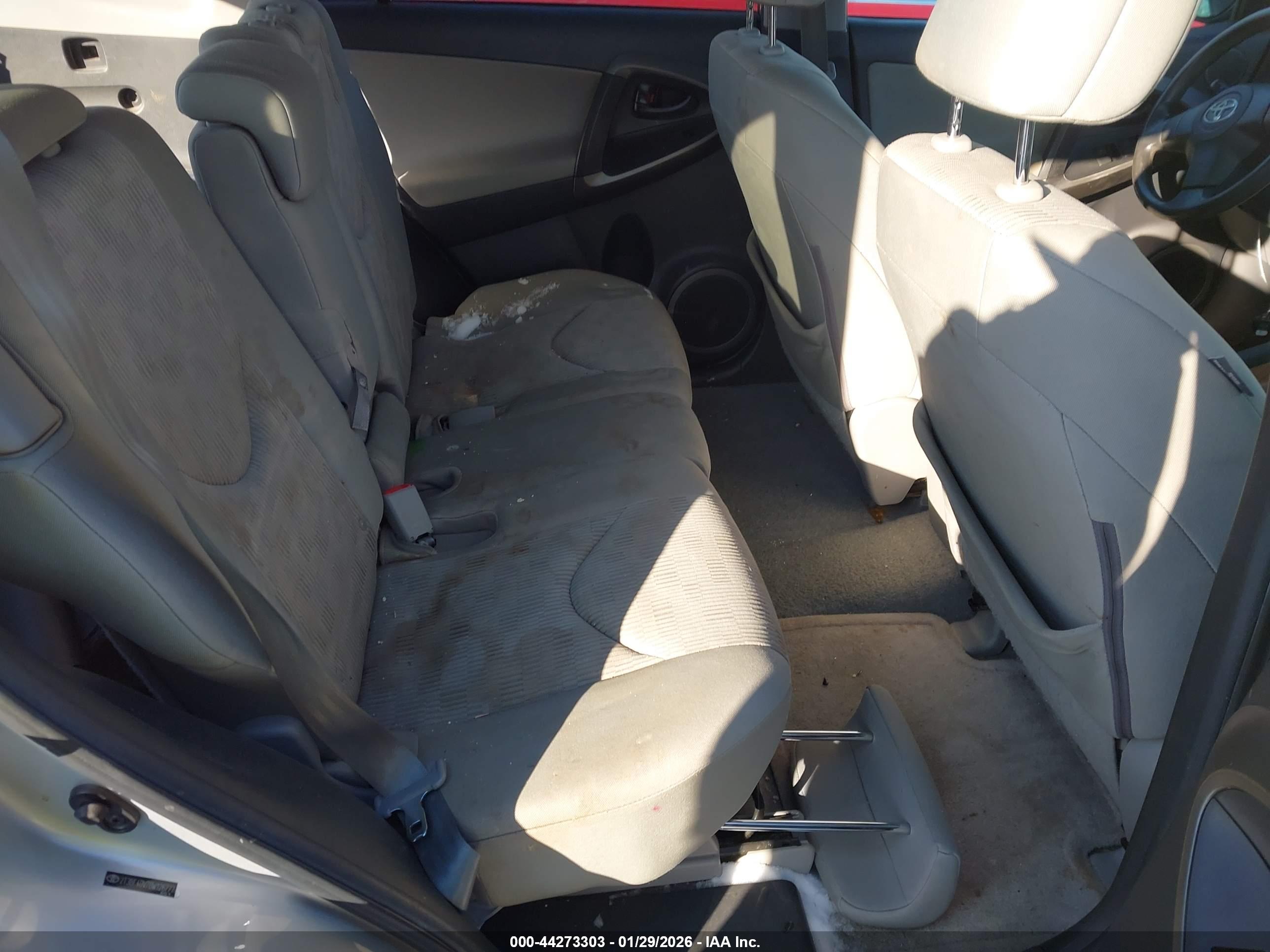 TOYOTA RAV4 image 8
