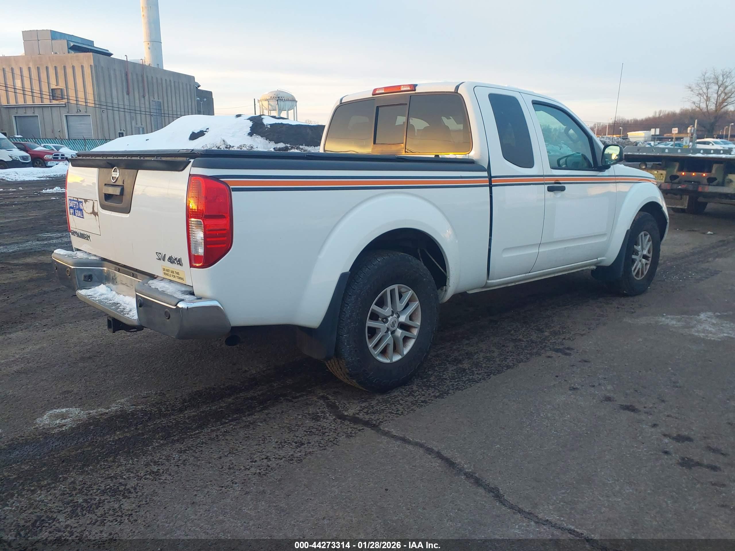 NISSAN FRONTIER image 4