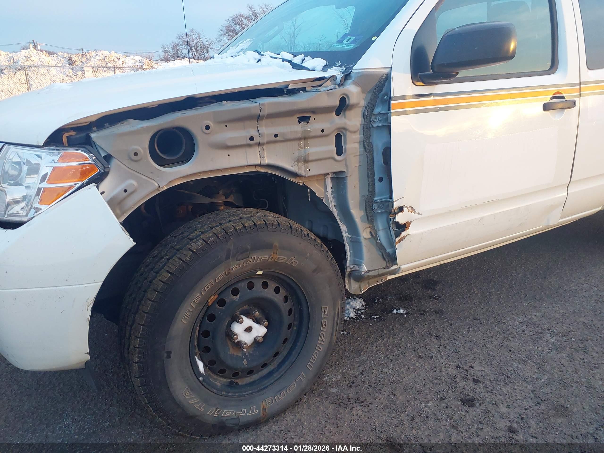 NISSAN FRONTIER image 6