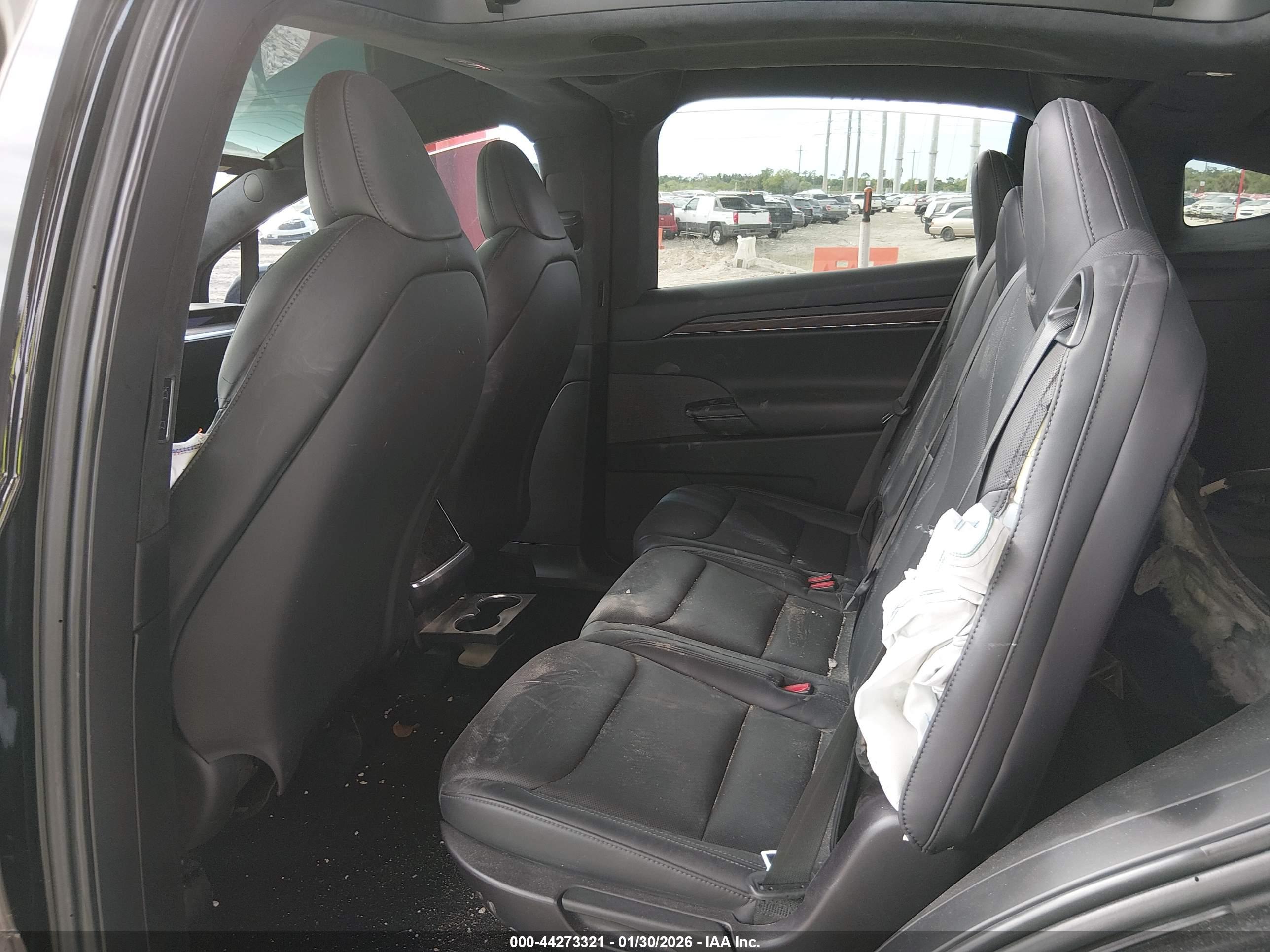 TESLA MODEL image 8