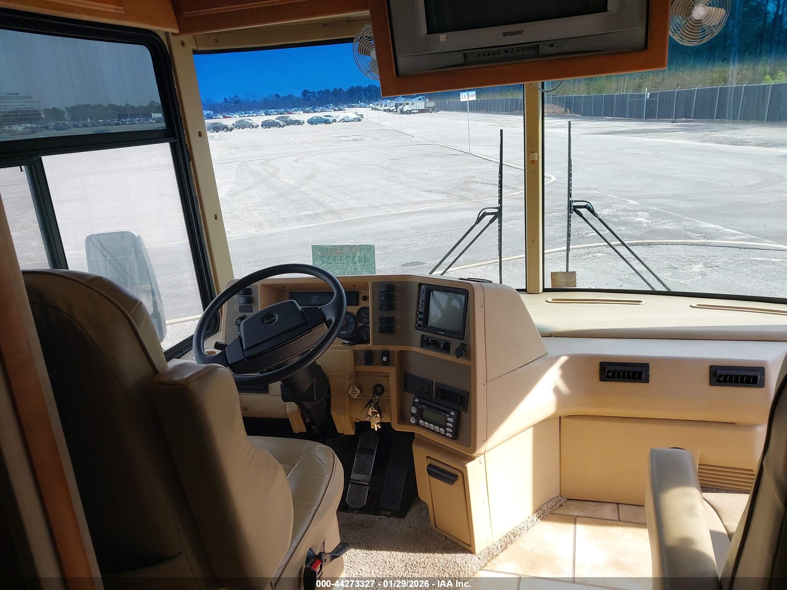 FREIGHTLINER CHASSIS image 5